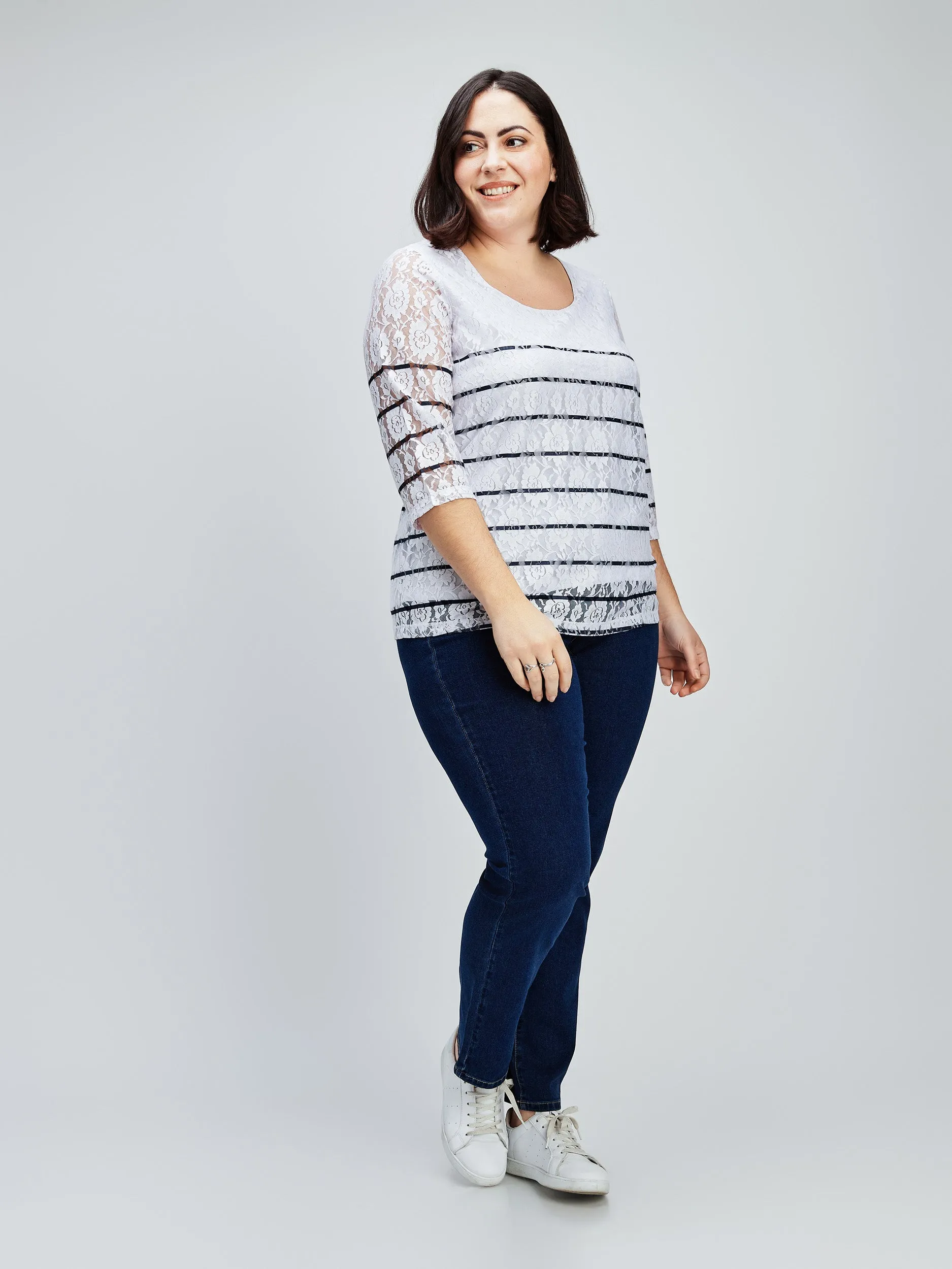 Straight semi-fitted jean sold by Claire France