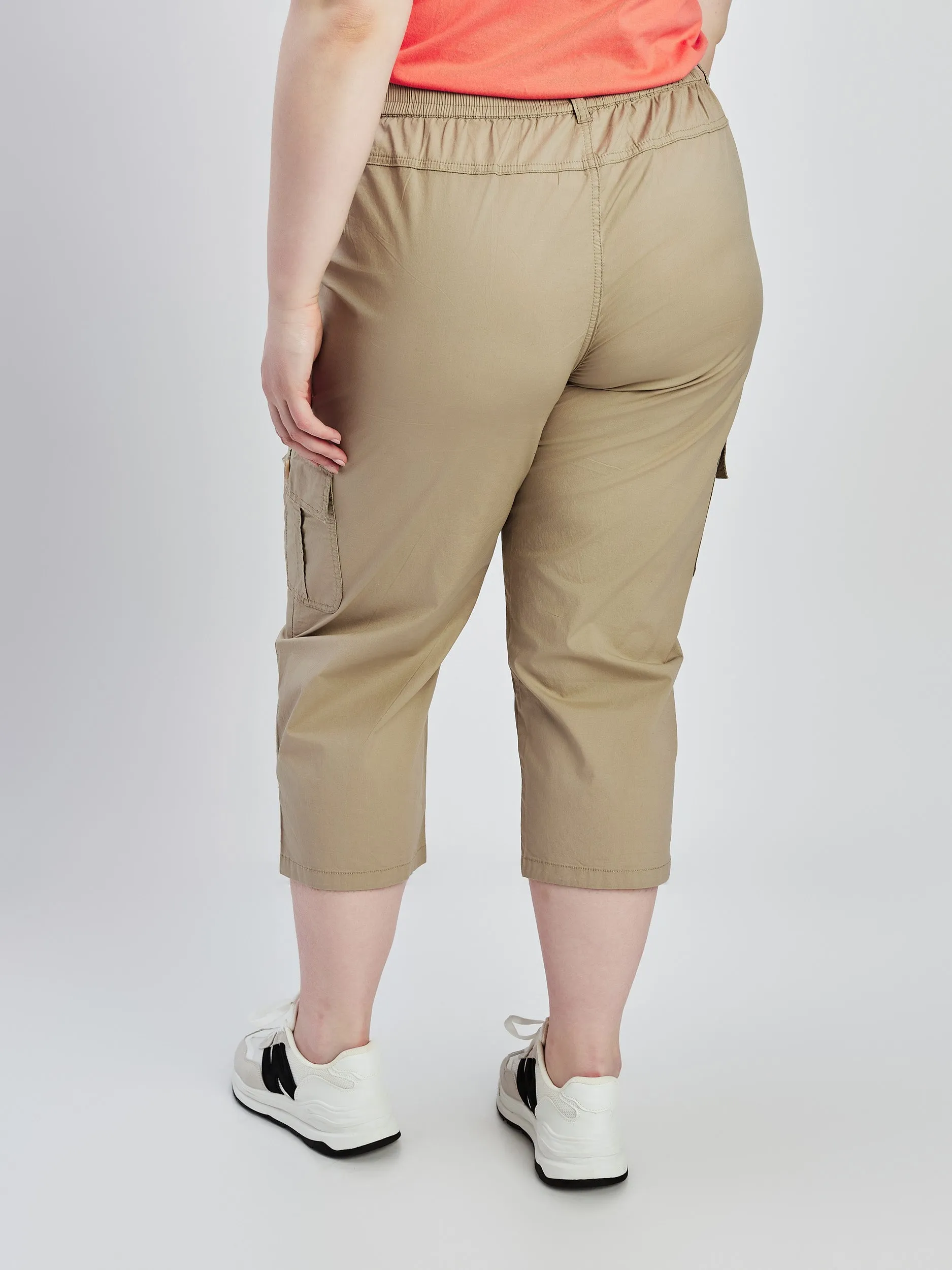 Straight semi-fitted capri sold by Claire France product image thumbnail 3