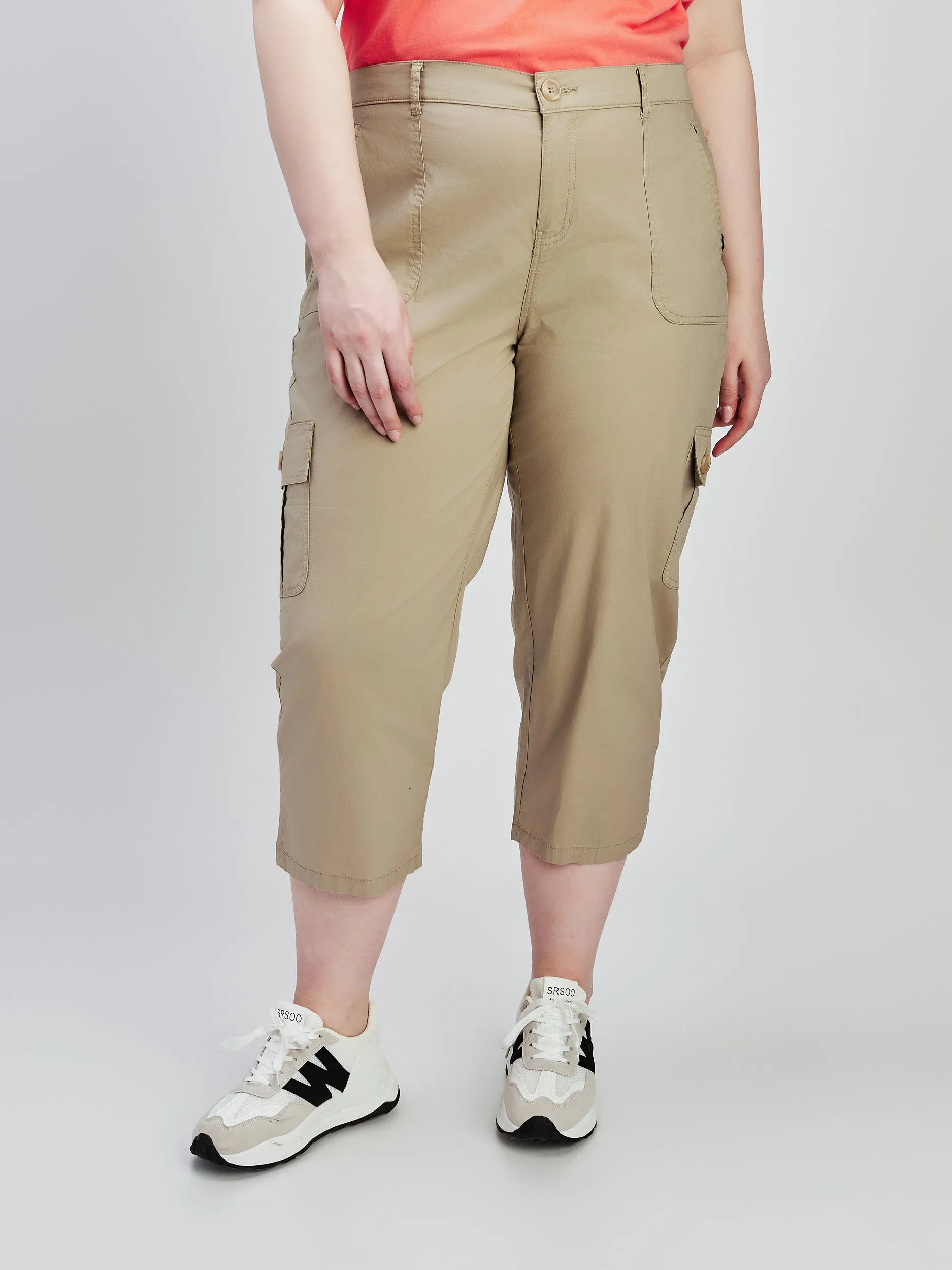 Straight semi-fitted capri sold by Claire France product image thumbnail 2