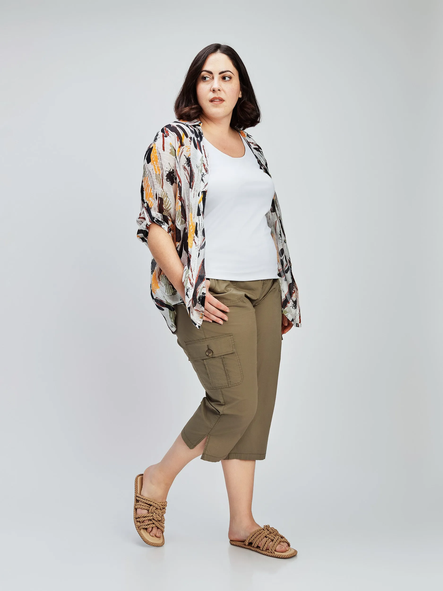 Straight semi-fitted capri sold by Claire France product image thumbnail 5