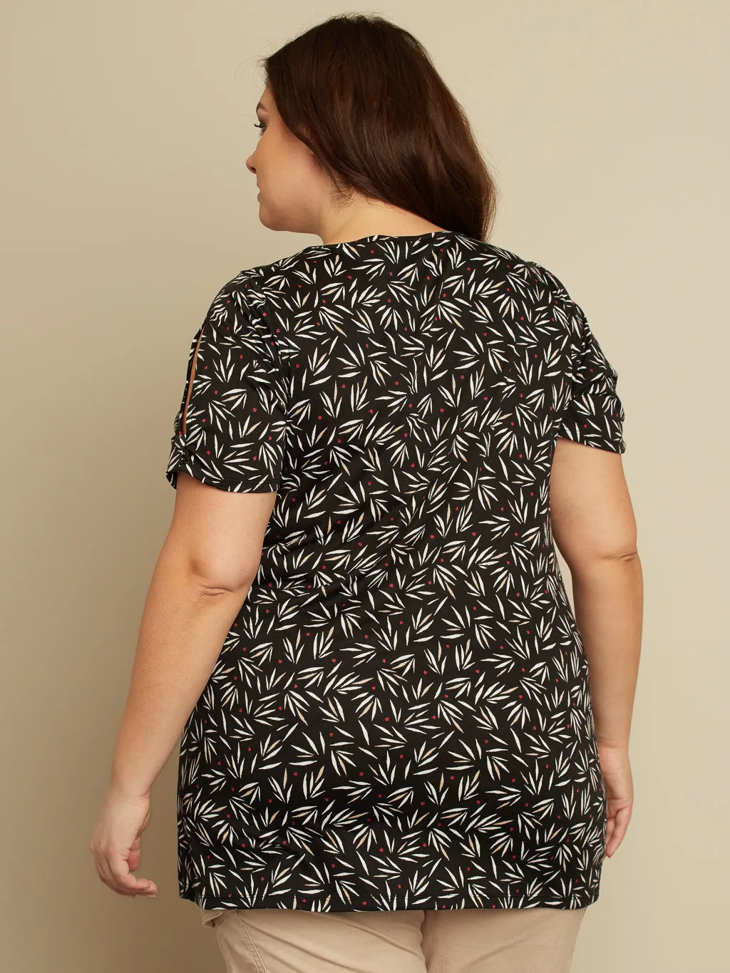 Short-sleeve semi-fitted tunic sold by Claire France product image thumbnail 3