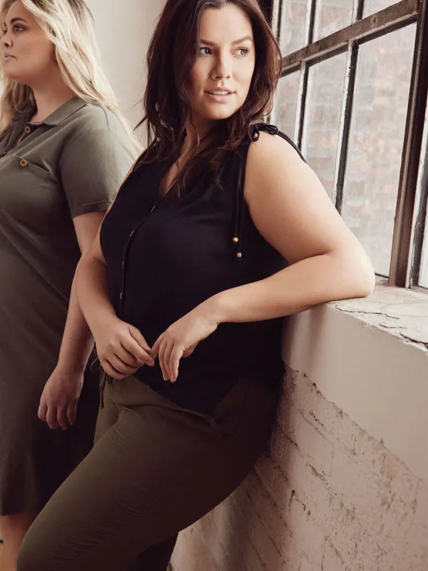 Sleeveless semi-fitted blouse with buttons sold by Claire France