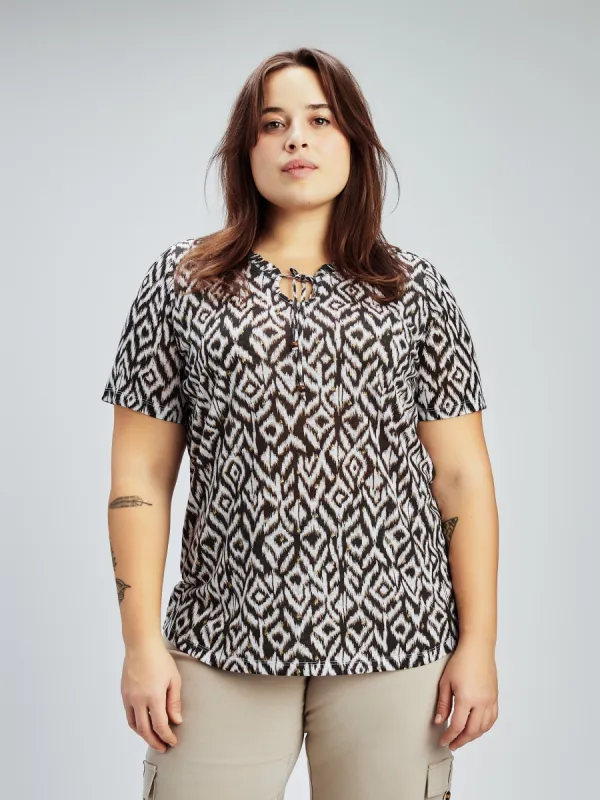 Short-sleeve semi-fitted t-shirt sold by Claire France