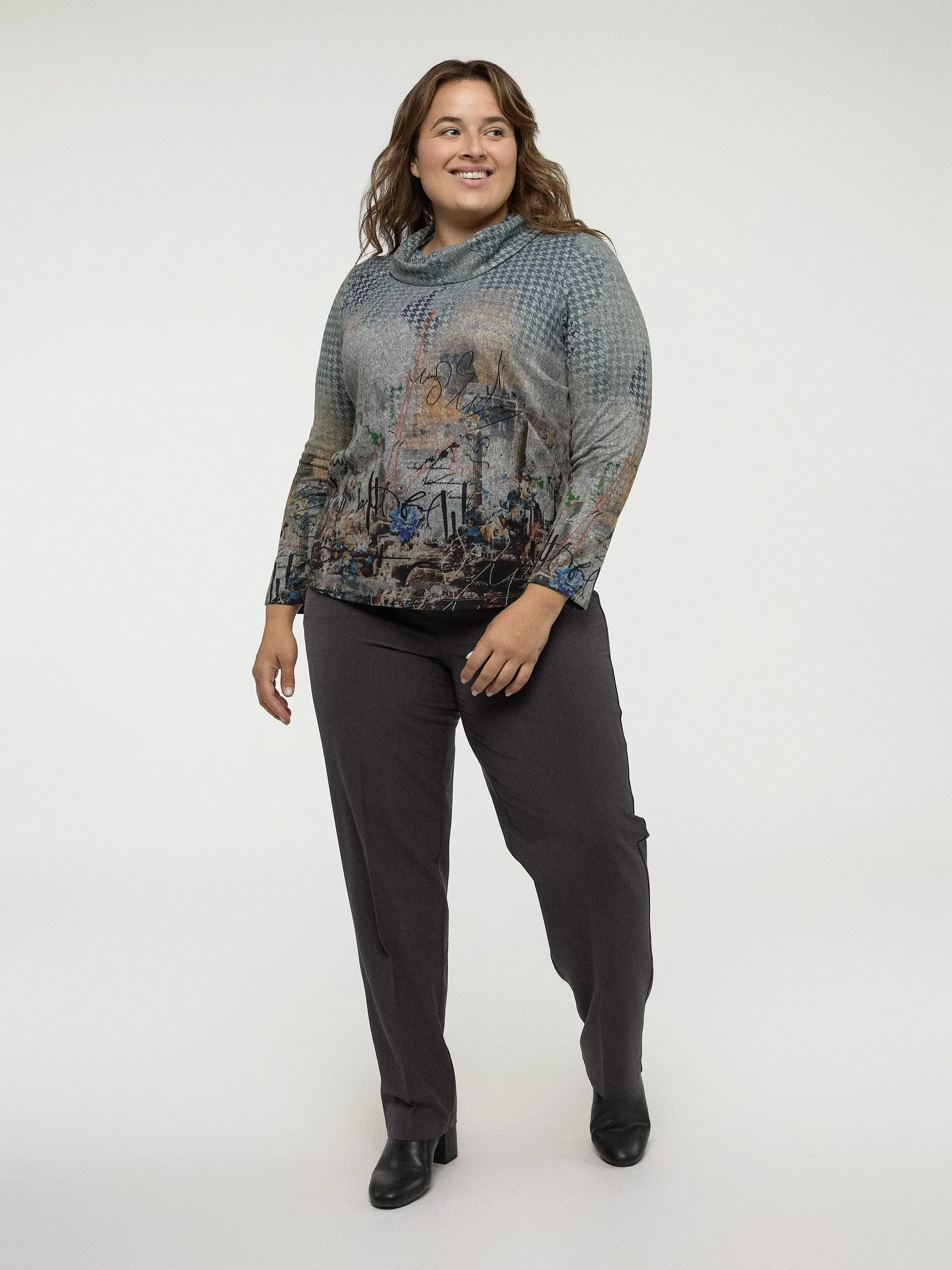 Long-sleeve semi-fitted t-shirt sold by Claire France product image thumbnail 2