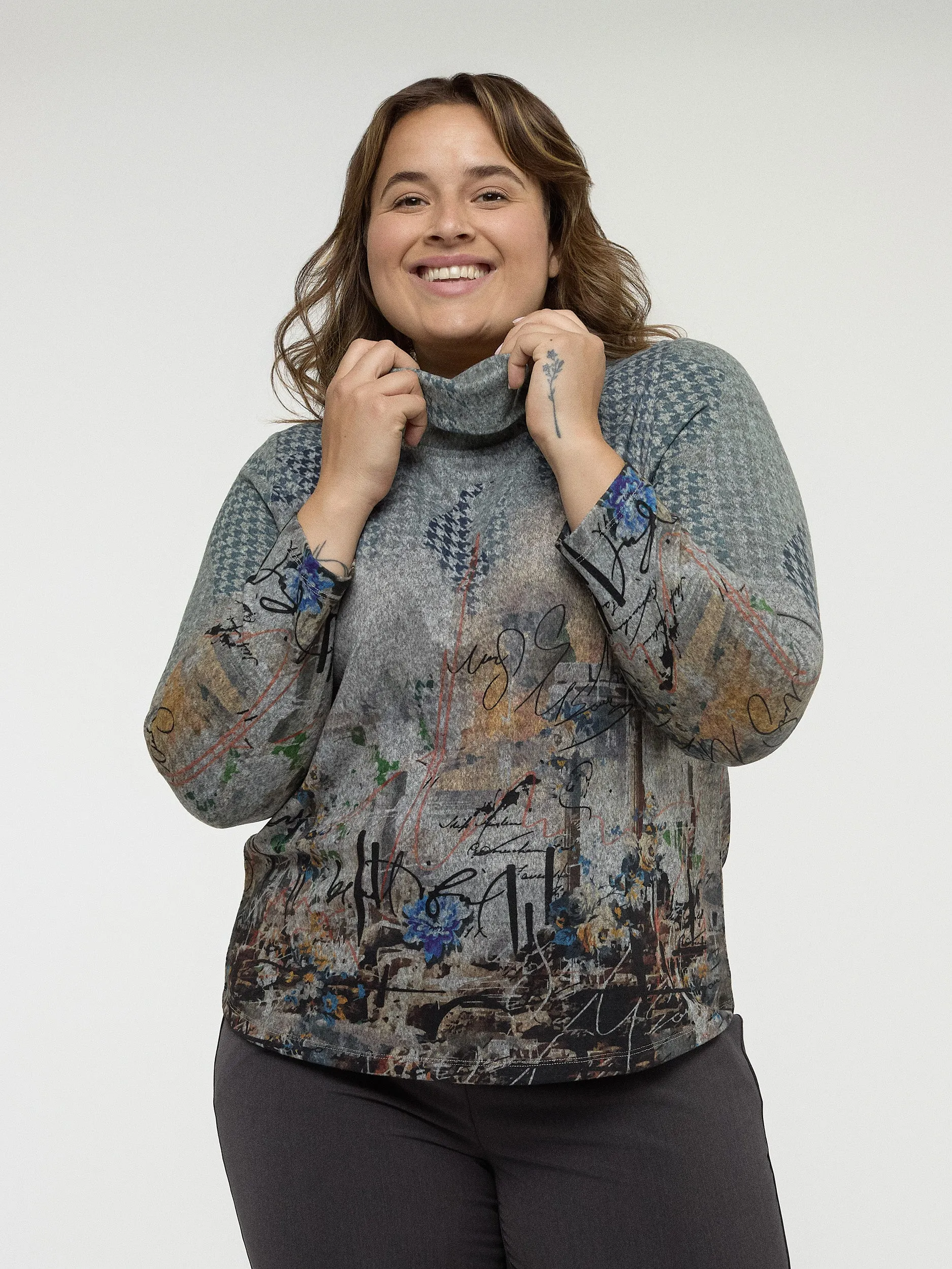 Long-sleeve semi-fitted t-shirt sold by Claire France