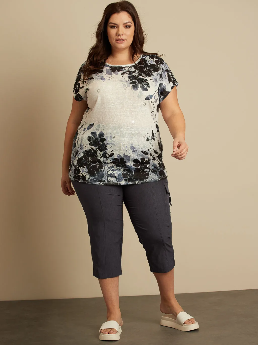 Short-sleeve semi-fitted tunic sold by Claire France product image thumbnail 2