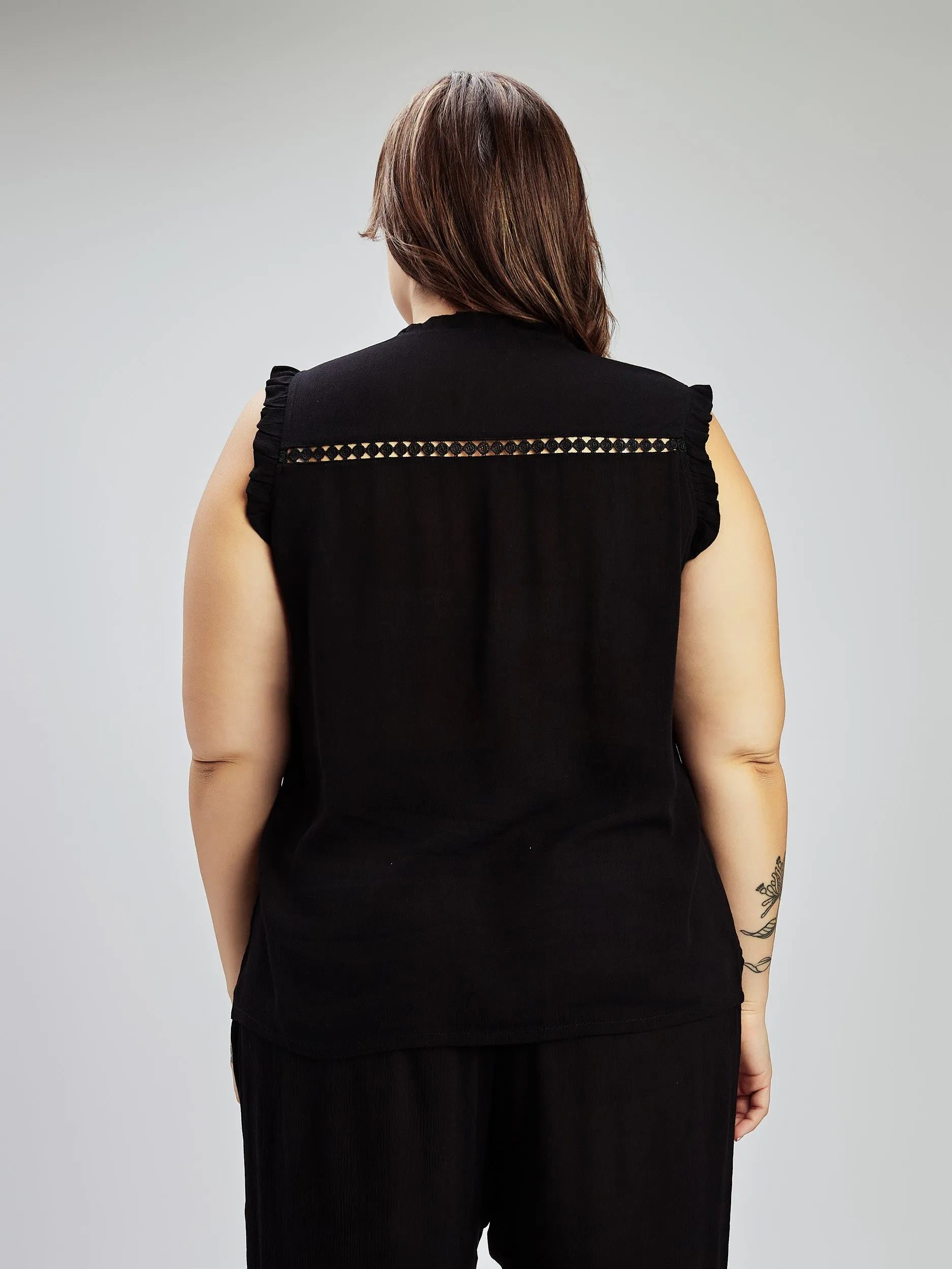 Sleeveless semi-fitted blouse sold by Claire France product image thumbnail 3