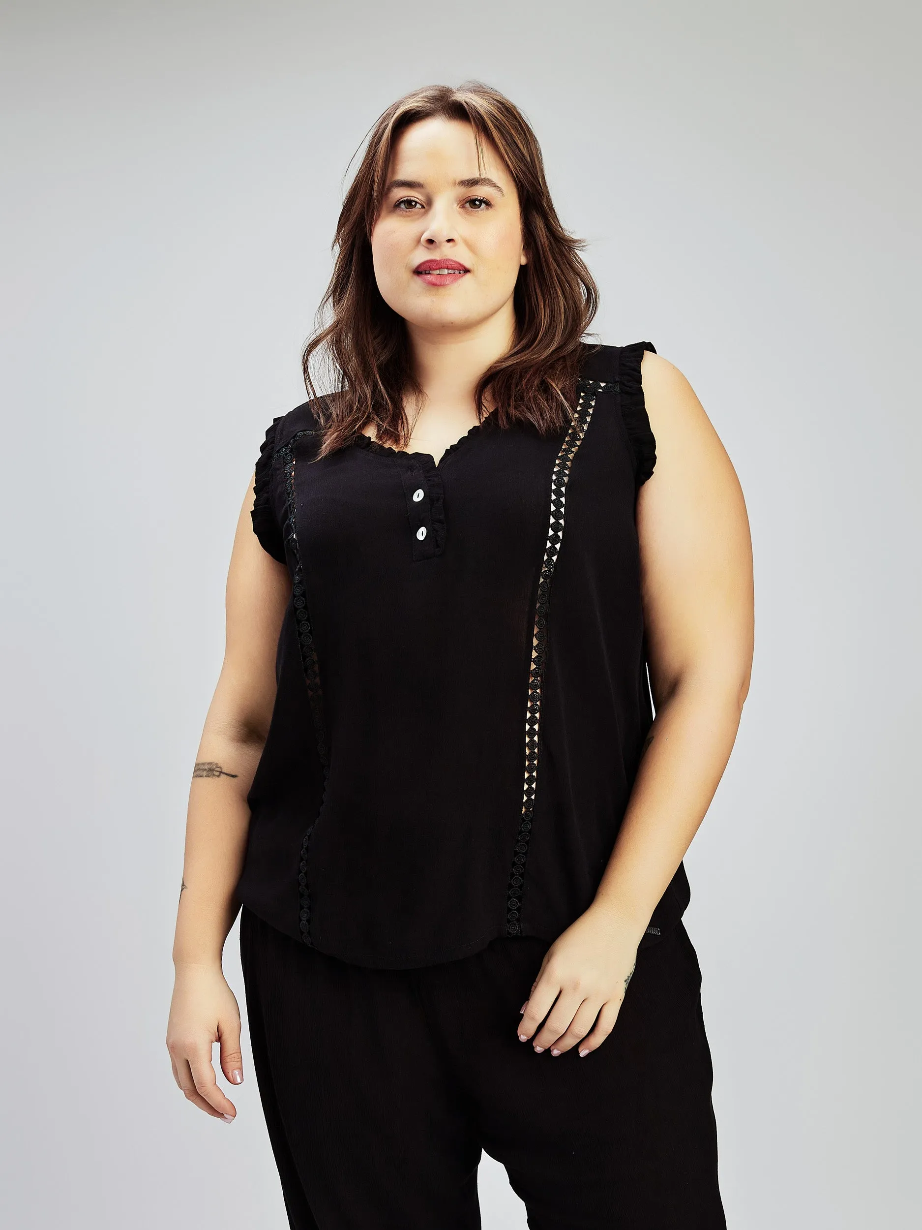 Sleeveless semi-fitted blouse sold by Claire France product image thumbnail 2