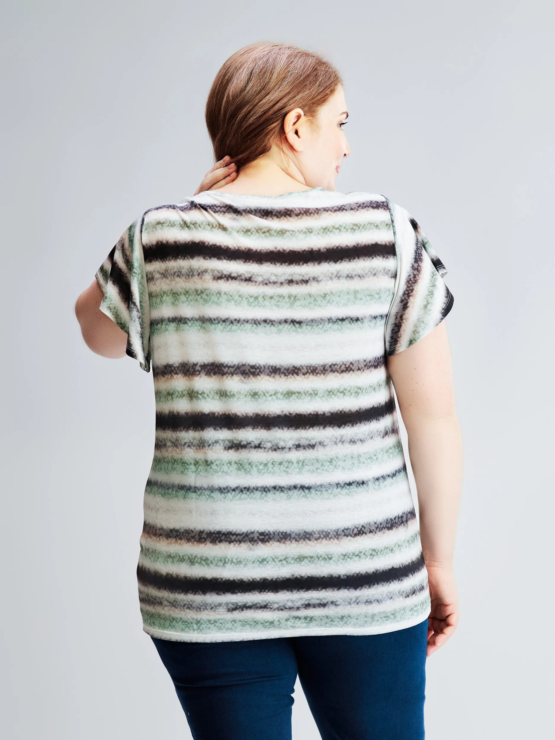 Short-sleeve semi-fitted t-shirt sold by Claire France product image thumbnail 3