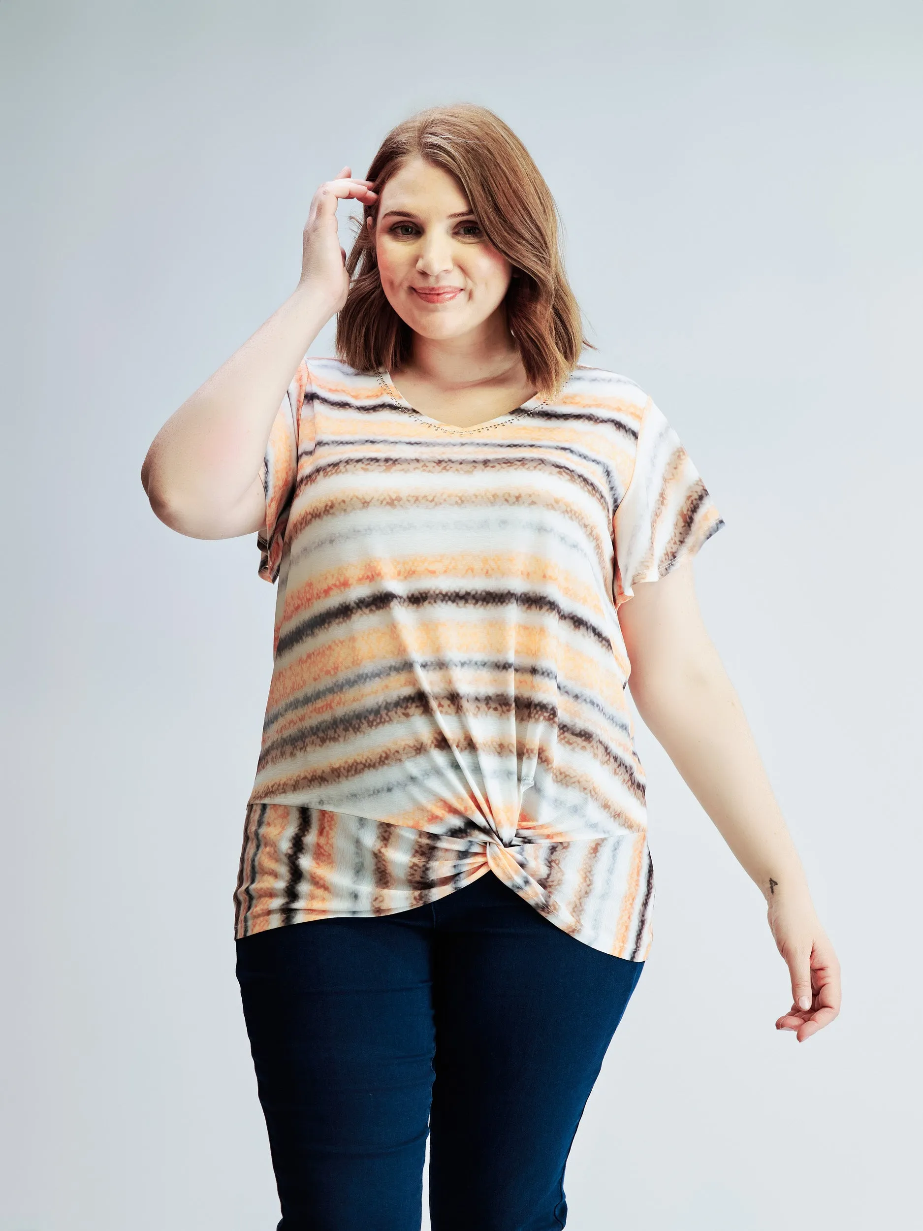 Short-sleeve semi-fitted t-shirt sold by Claire France product image thumbnail 5