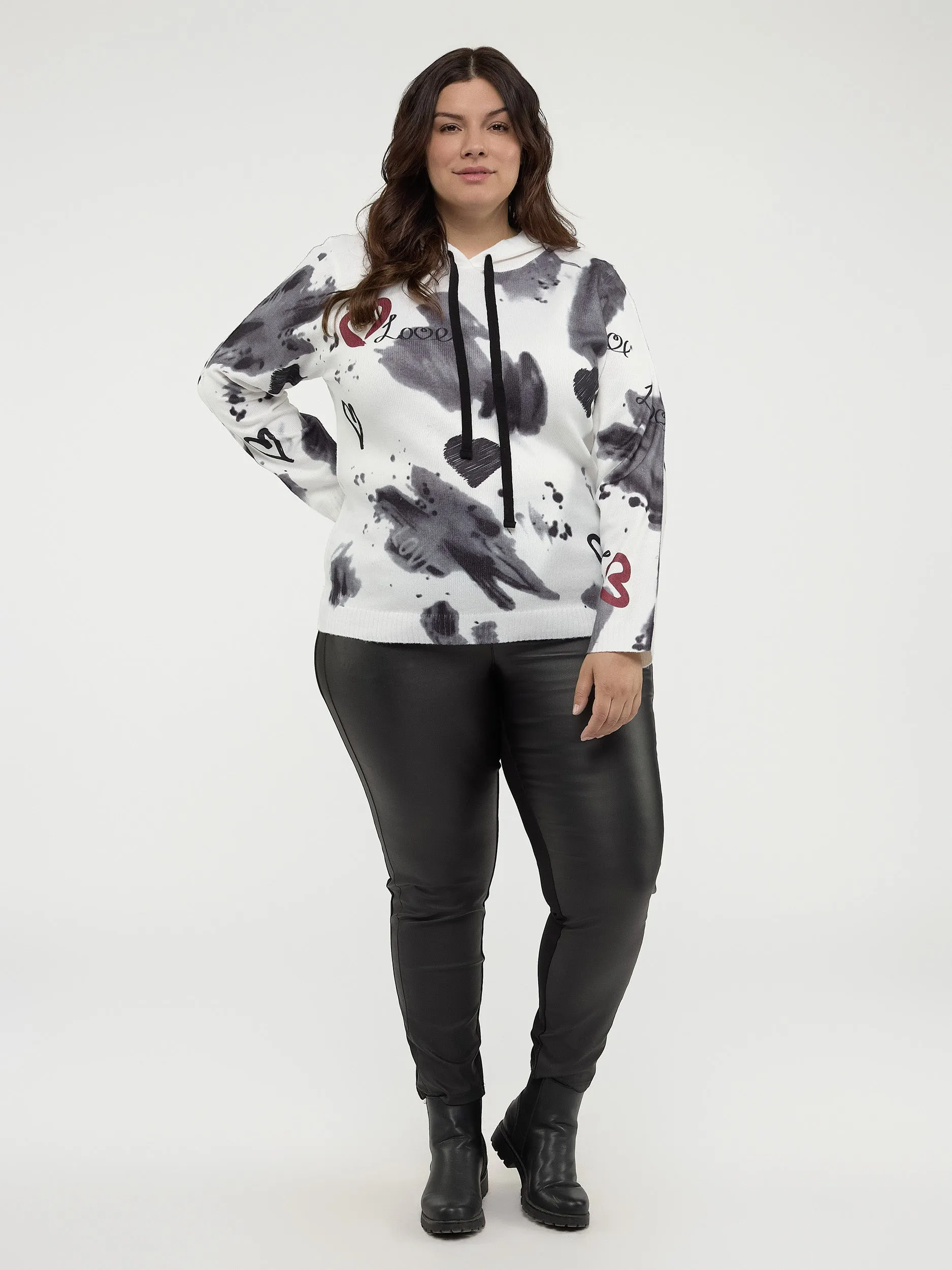 Long-sleeve loose pullover sweater sold by Claire France