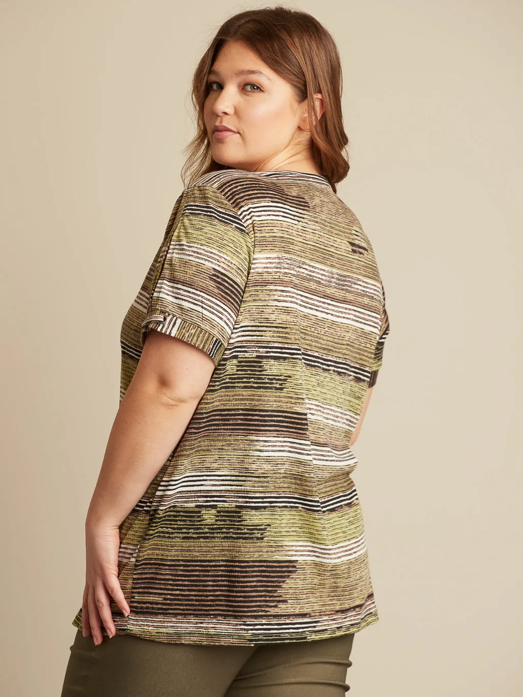 Short-sleeve semi-fitted t-shirt sold by Claire France product image thumbnail 3