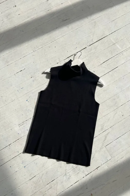 VINTAGE 00's Black Sleeveless Turtleneck - M sold by WRAY