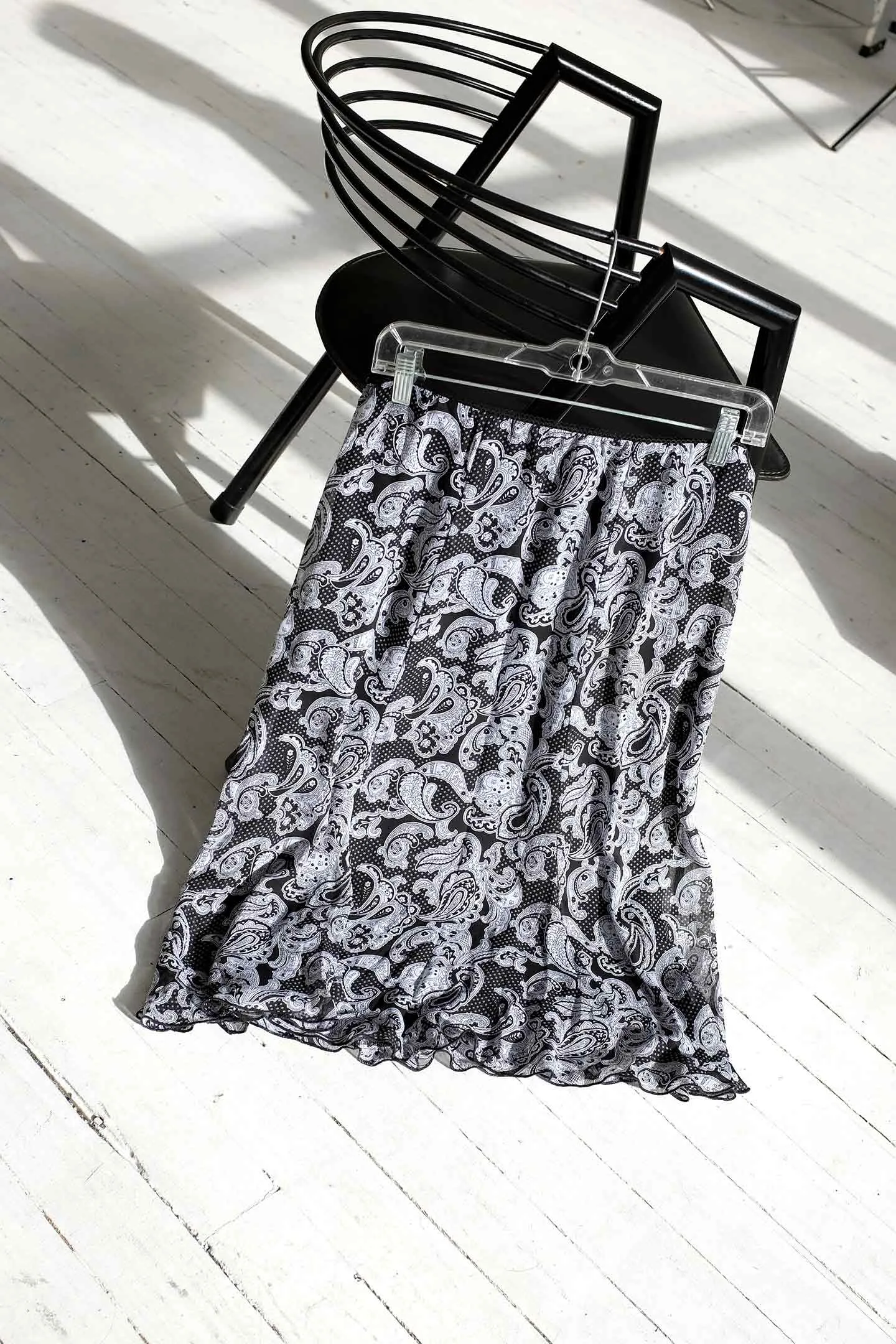 VINTAGE 90's Black and White Paisley Midi Skirt - M/L sold by WRAY