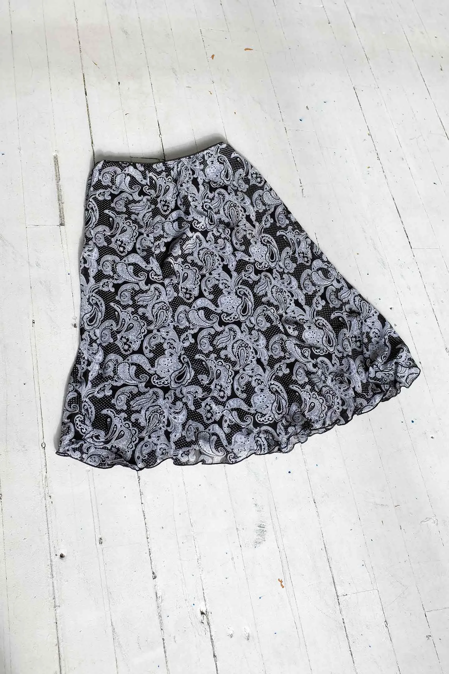 VINTAGE 90's Black and White Paisley Midi Skirt - M/L sold by WRAY product image thumbnail 2