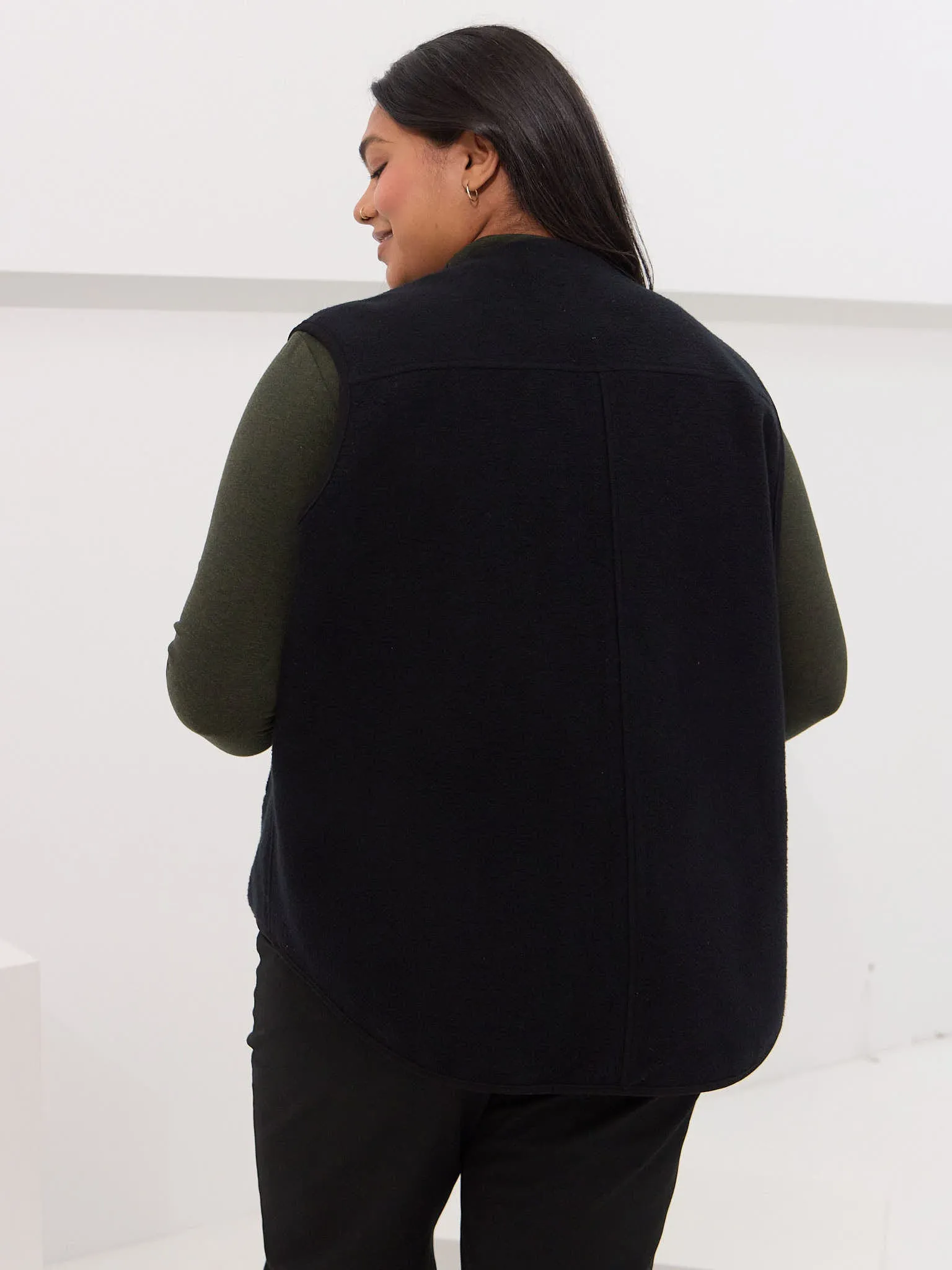 BLACK ELLIOTT VEST sold by Free Label product image thumbnail 5