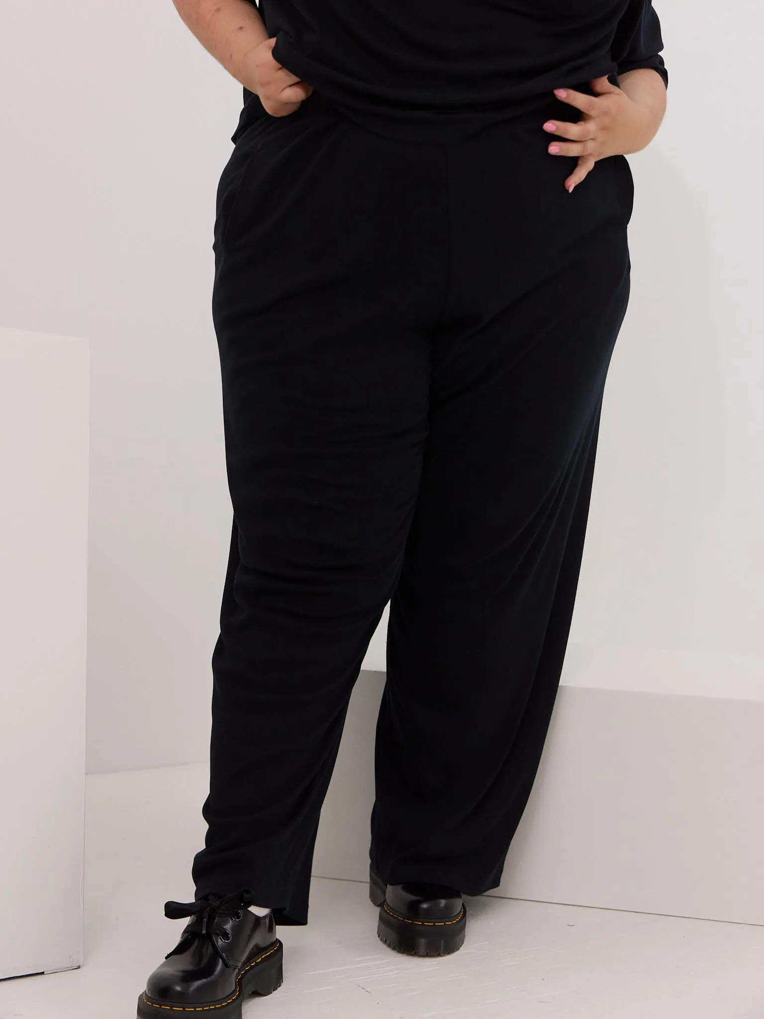 BLACK BILLIE LOUNGE PANT sold by Free Label product image thumbnail 5