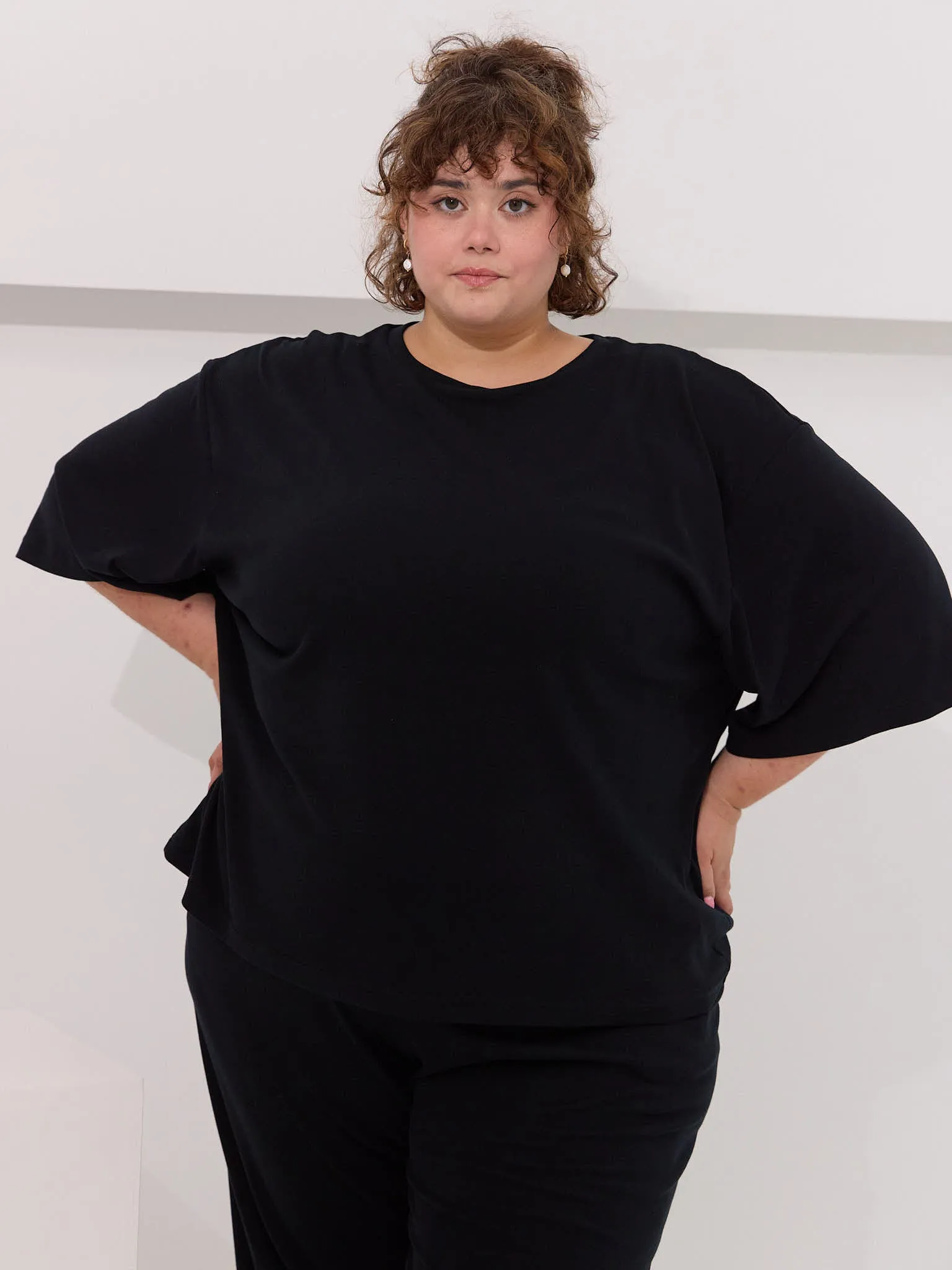 BLACK BILLIE TEE sold by Free Label