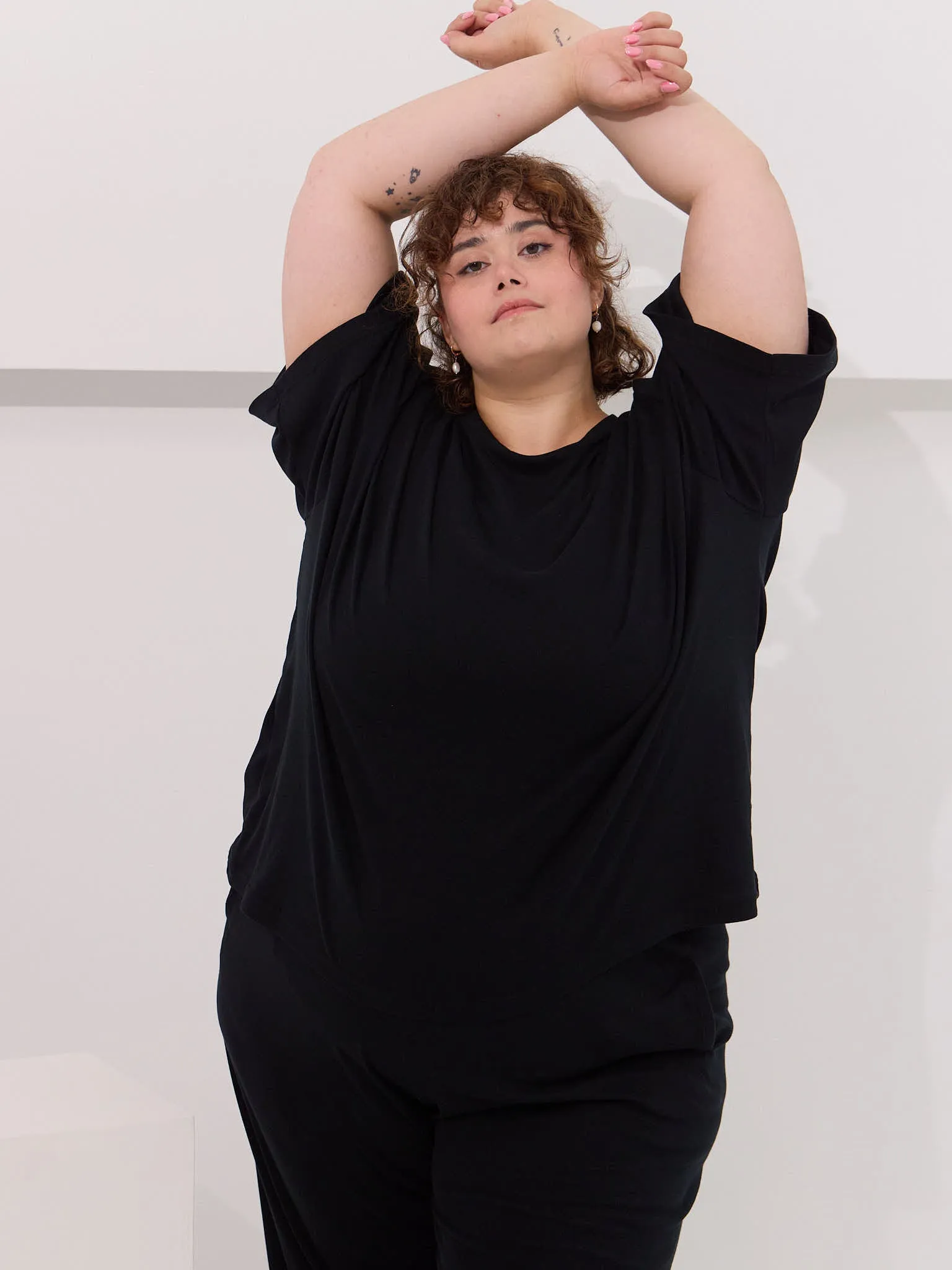 BLACK BILLIE TEE sold by Free Label product image thumbnail 5