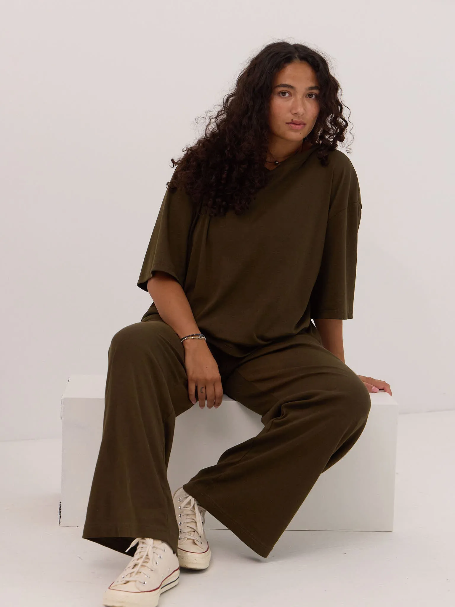 OLIVE BILLIE TEE sold by Free Label product image thumbnail 3