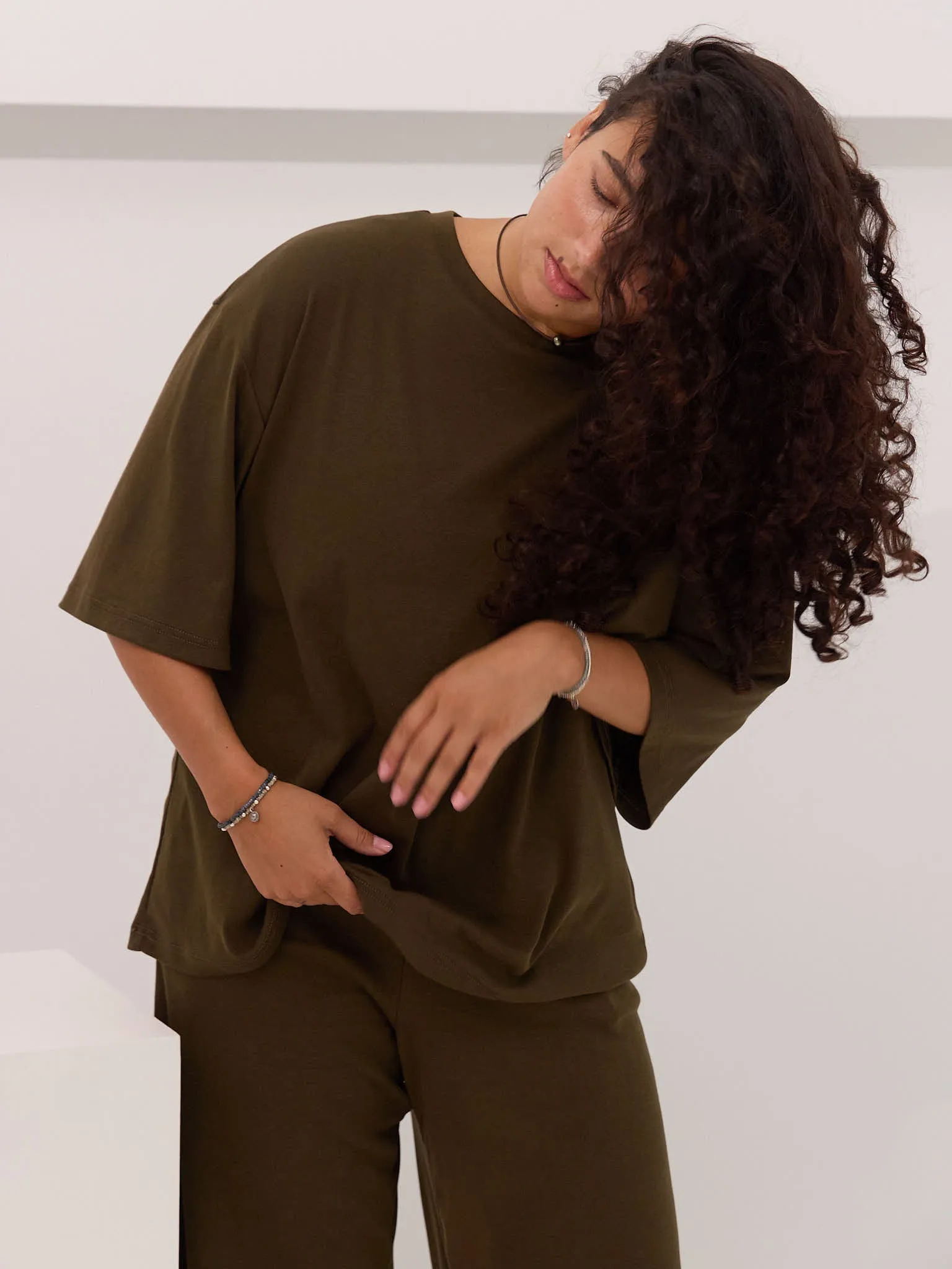 OLIVE BILLIE TEE sold by Free Label product image thumbnail 2