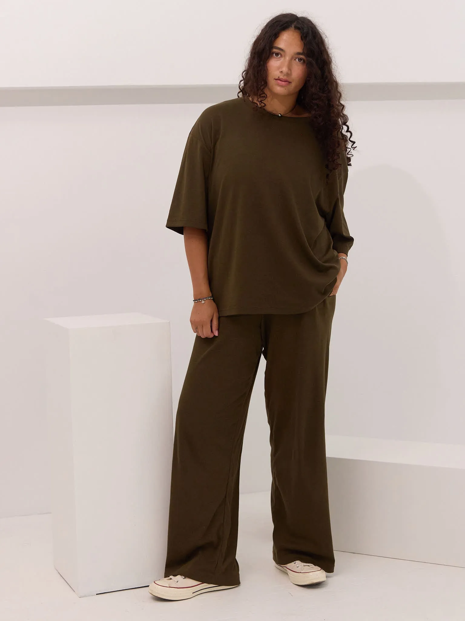 OLIVE BILLIE TEE sold by Free Label product image thumbnail 4