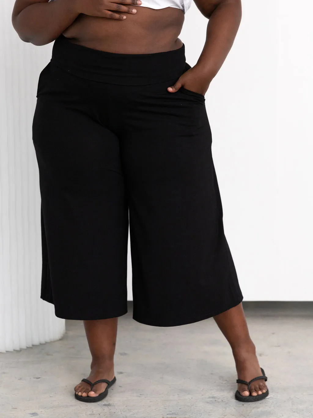 BLACK CLEO CROP sold by Free Label product image thumbnail 3
