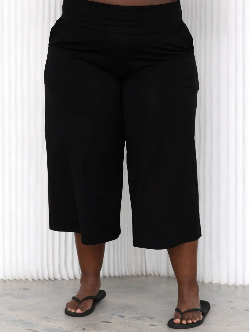 BLACK CLEO CROP sold by Free Label product image thumbnail 2