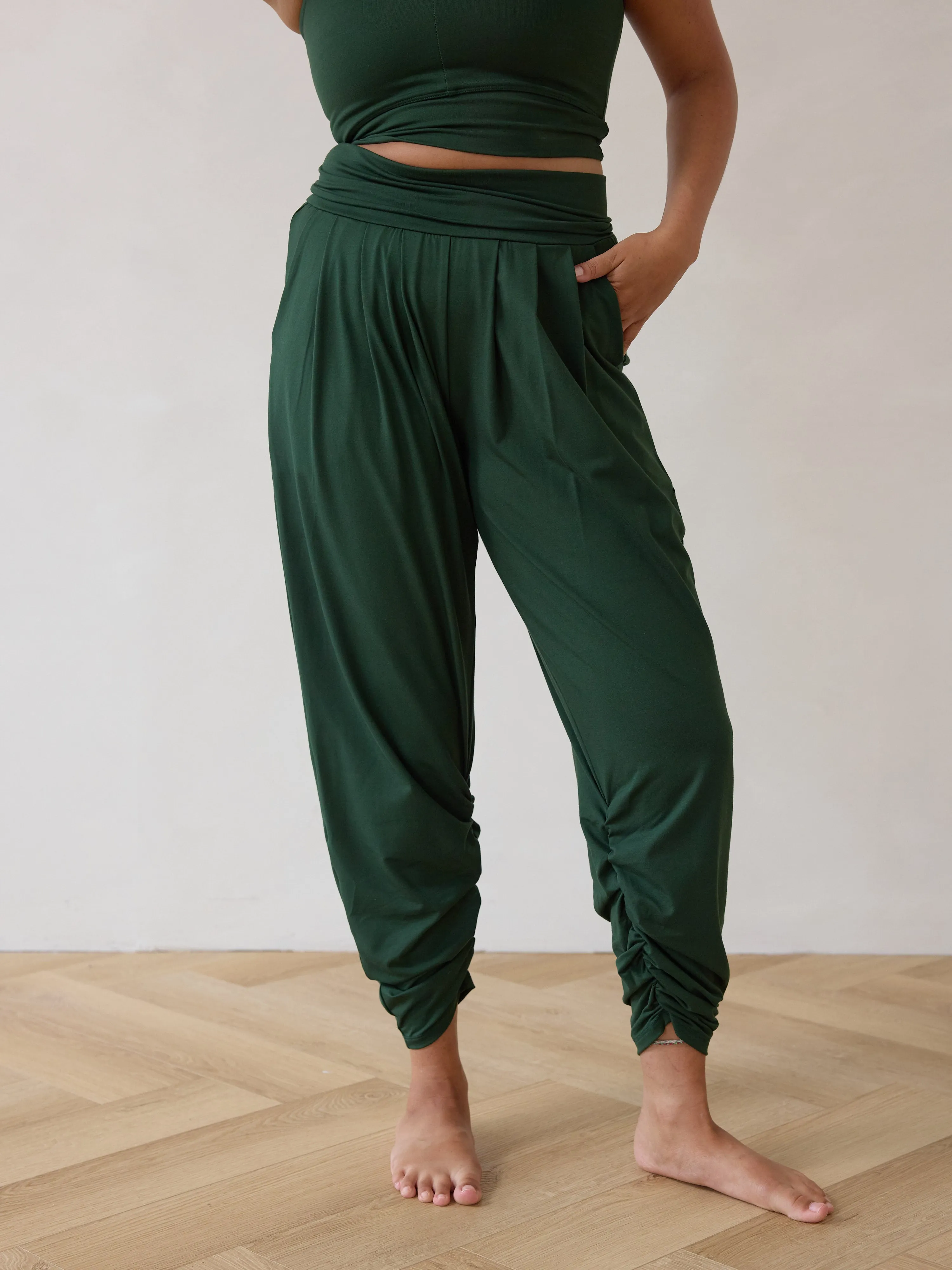 BASIL SUNDAY CROP sold by Free Label