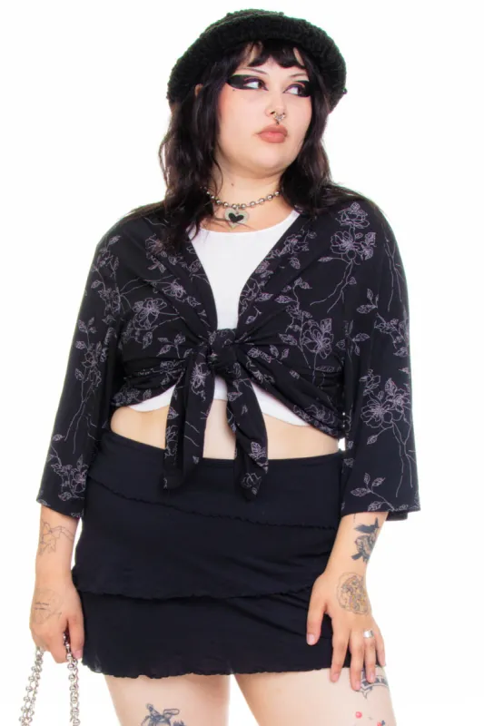 Vintage 90's Black & White Floral Short-Sleeve Top - L/XL/2X sold by Tunnel Vision