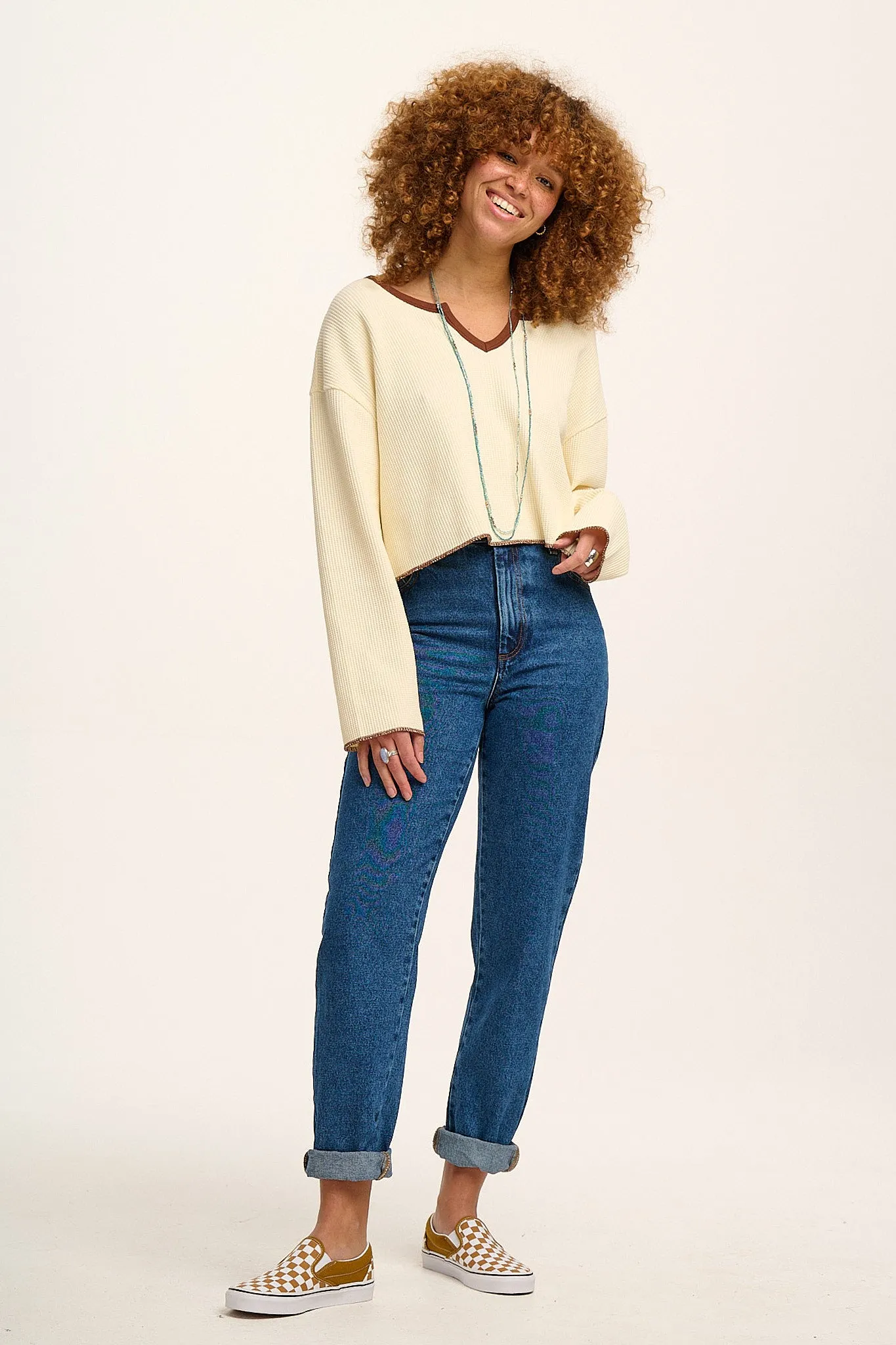 Dana - Mom Denim Jeans in Mid Wash Blue (Old Fit) | Parallel