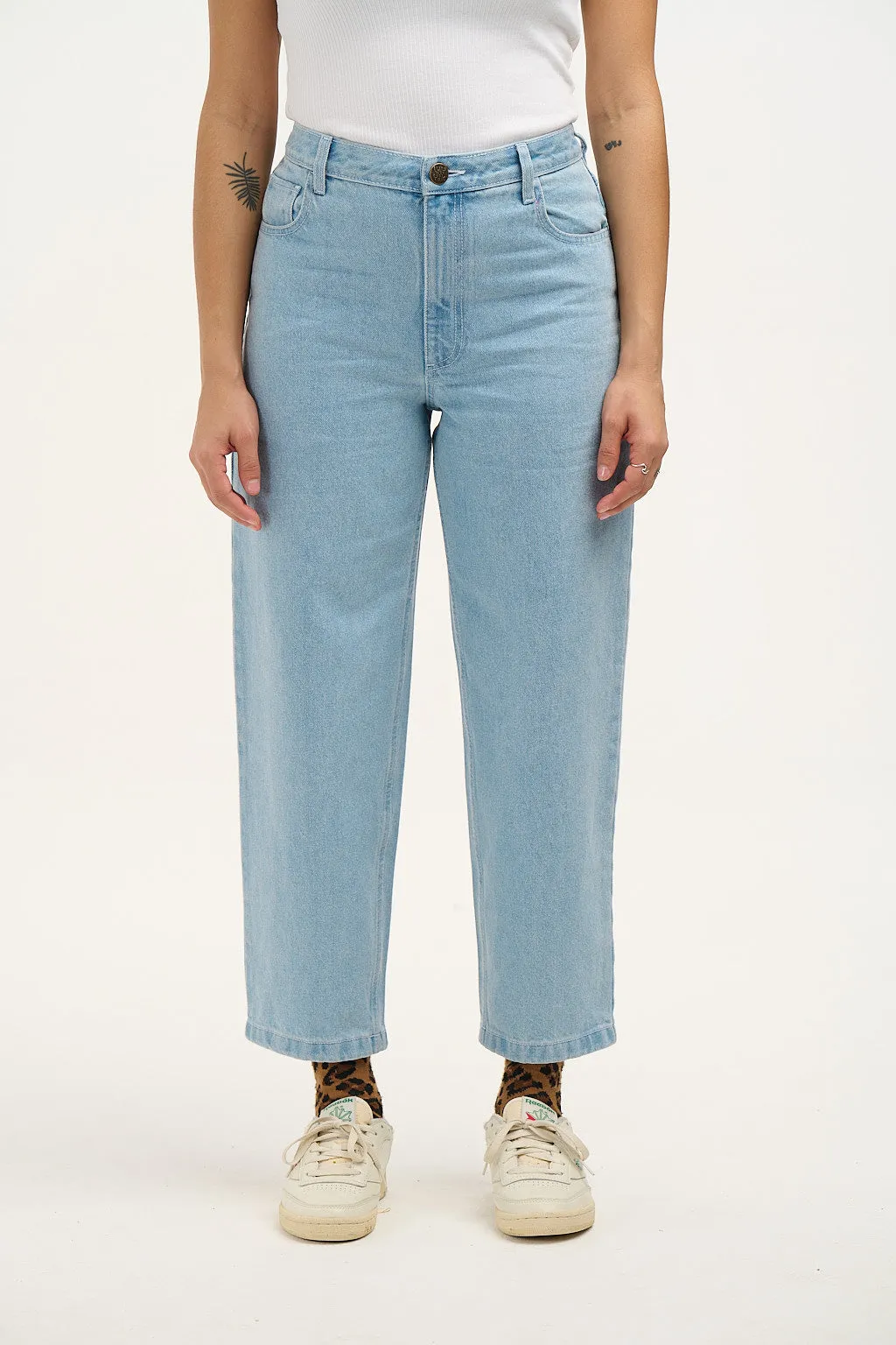 Drew - Cropped Straight Leg Denim Jeans in Light Wash Blue sold by Lucy & Yak product image thumbnail 4