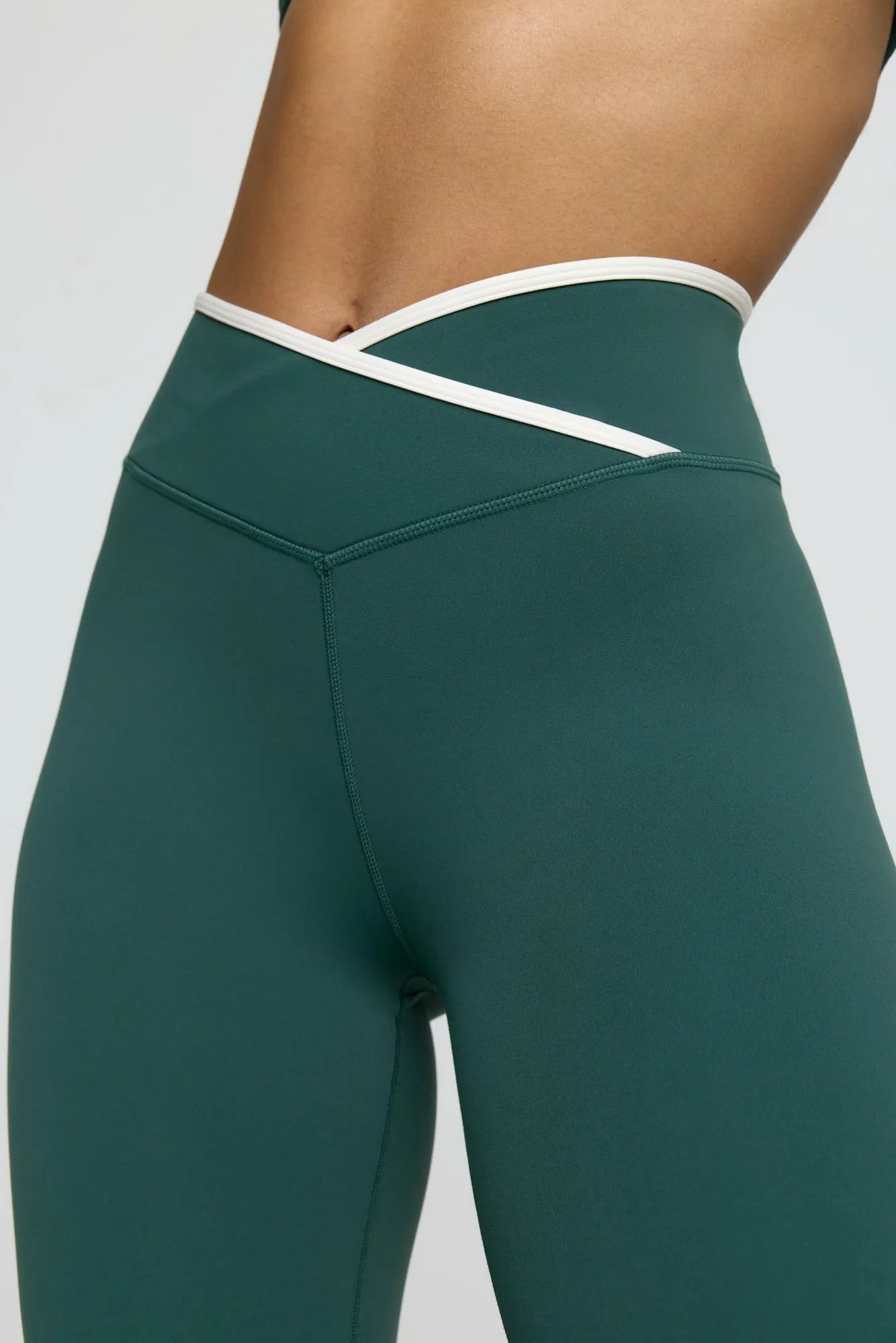 DayFlex Contrast Trim Wrap High Waisted Legging - Hunter Green And Buttermilk sold by TALA product image thumbnail 2
