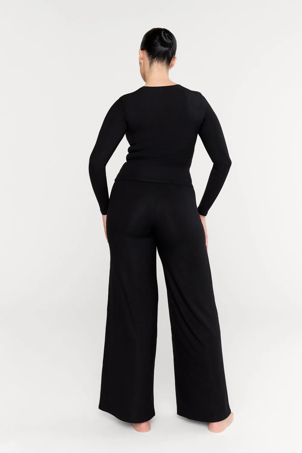 365 SCULPTING LOUNGE LONG SLEEVE TOP - SHADOW BLACK sold by TALA product image thumbnail 4