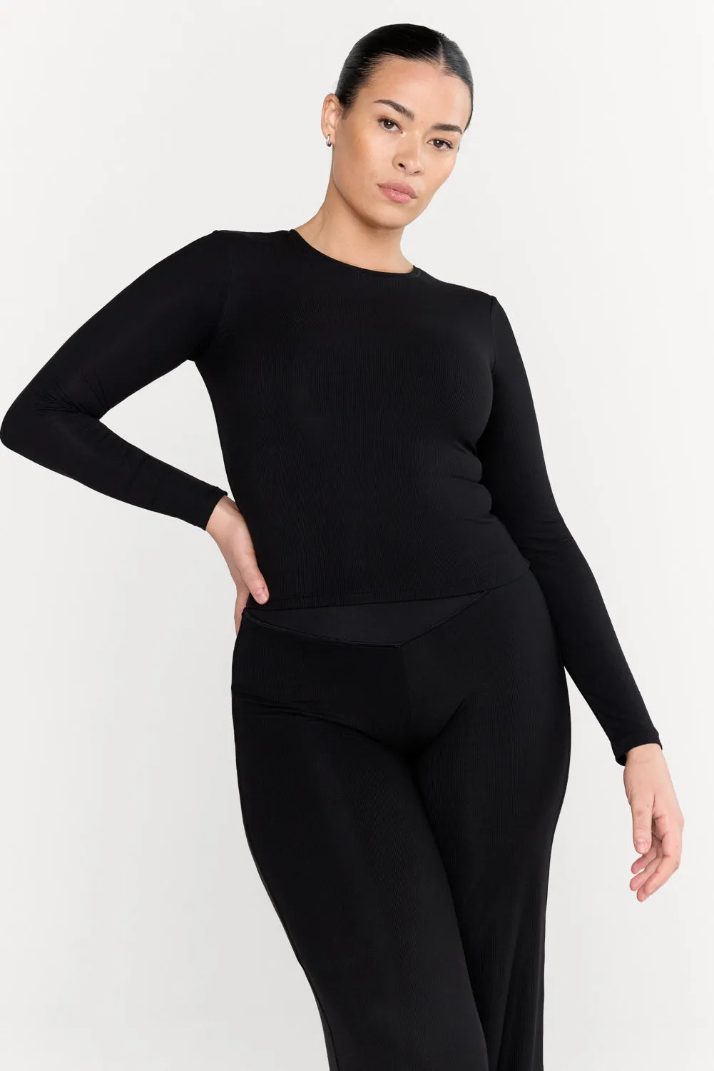 365 SCULPTING LOUNGE LONG SLEEVE TOP - SHADOW BLACK sold by TALA product image thumbnail 3