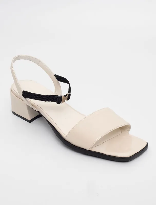 no 1518 / Margaret sold by Paloma Wool