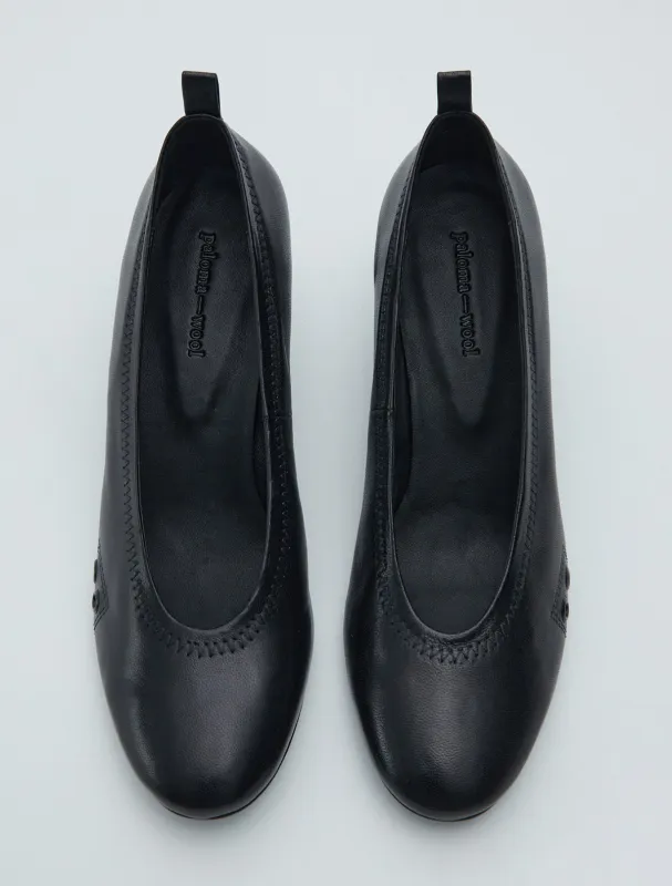 no 2577 / Uma sold by Paloma Wool