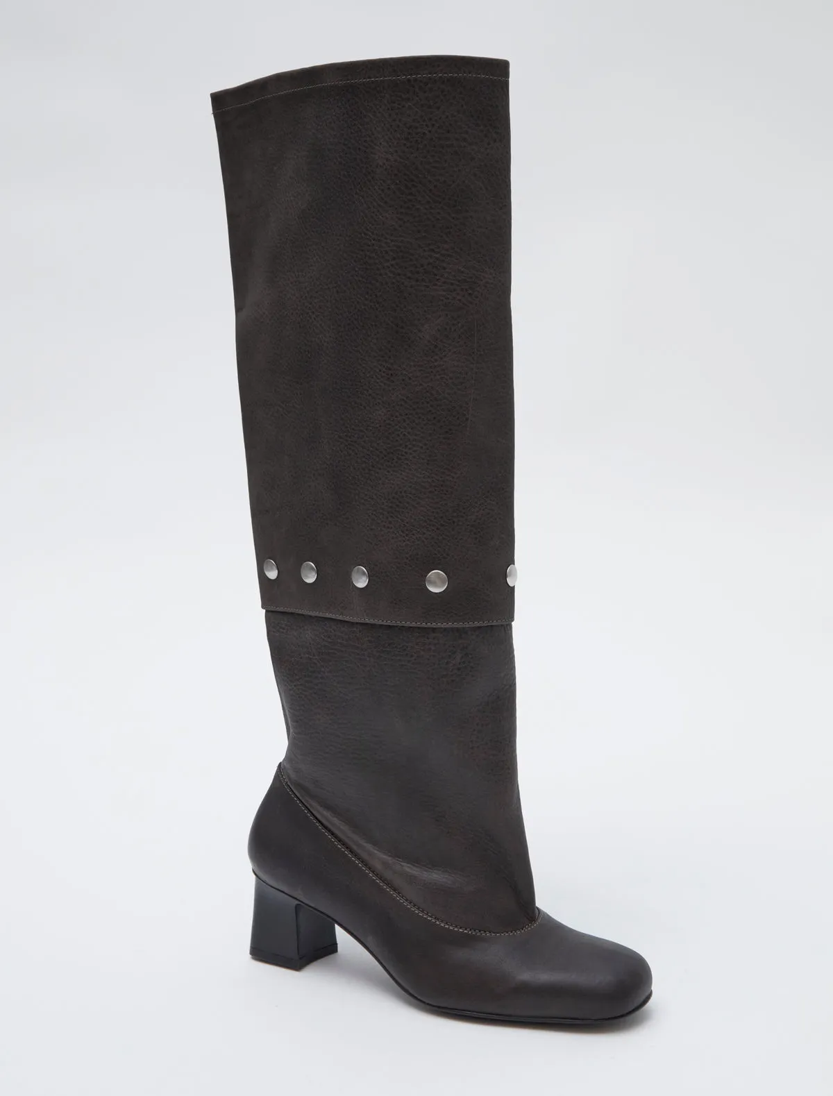 no 2201 / Jolie Snaps sold by Paloma Wool