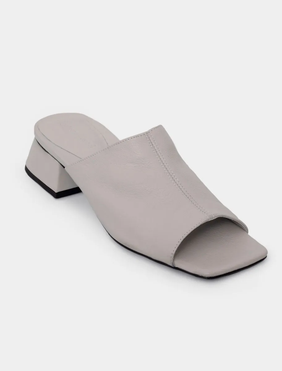 no 1521 / Constanza sold by Paloma Wool