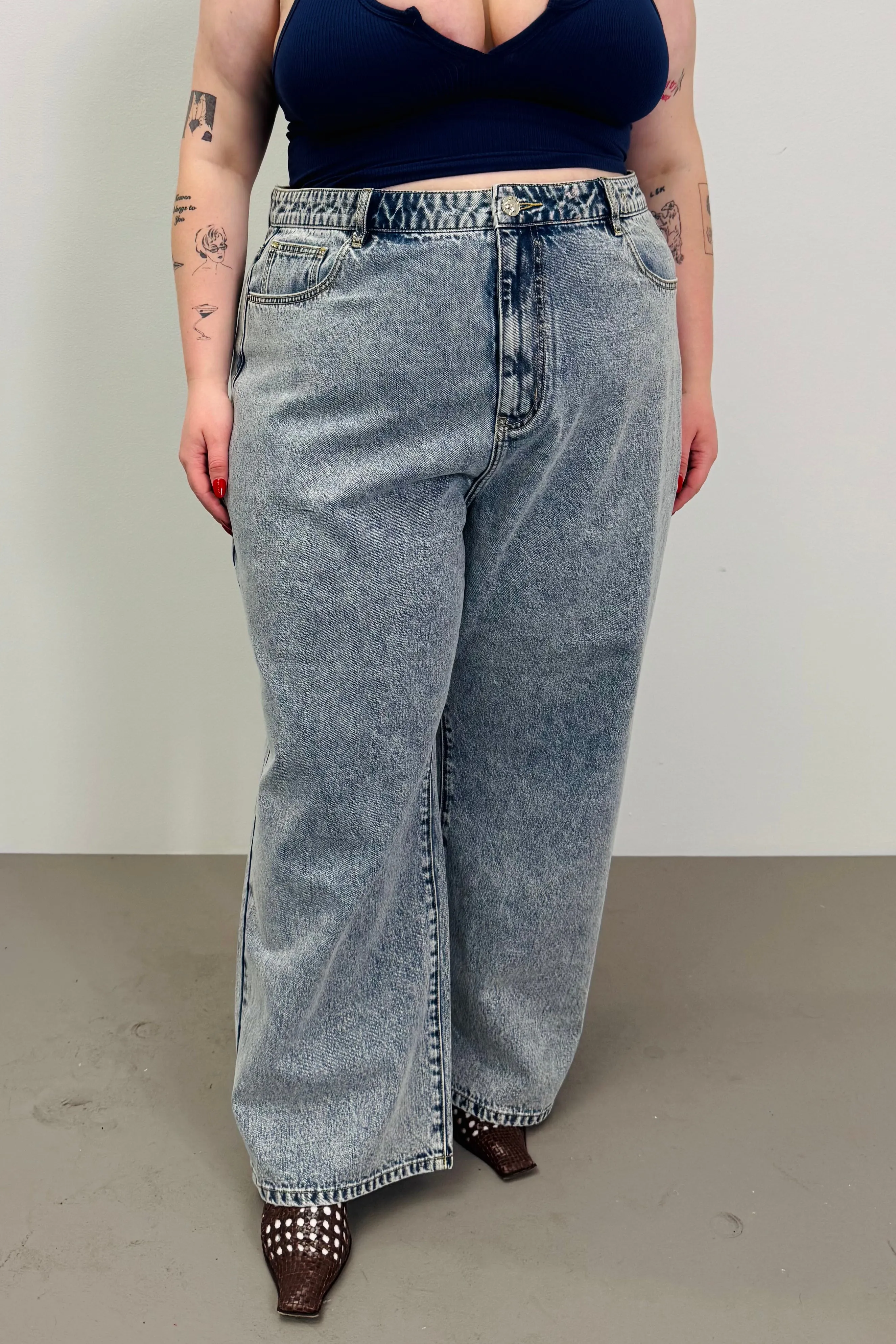 SAMPLE #127 - 2X Acid Wash Cotton Jeans sold by Fashion Brand Company product image thumbnail 3