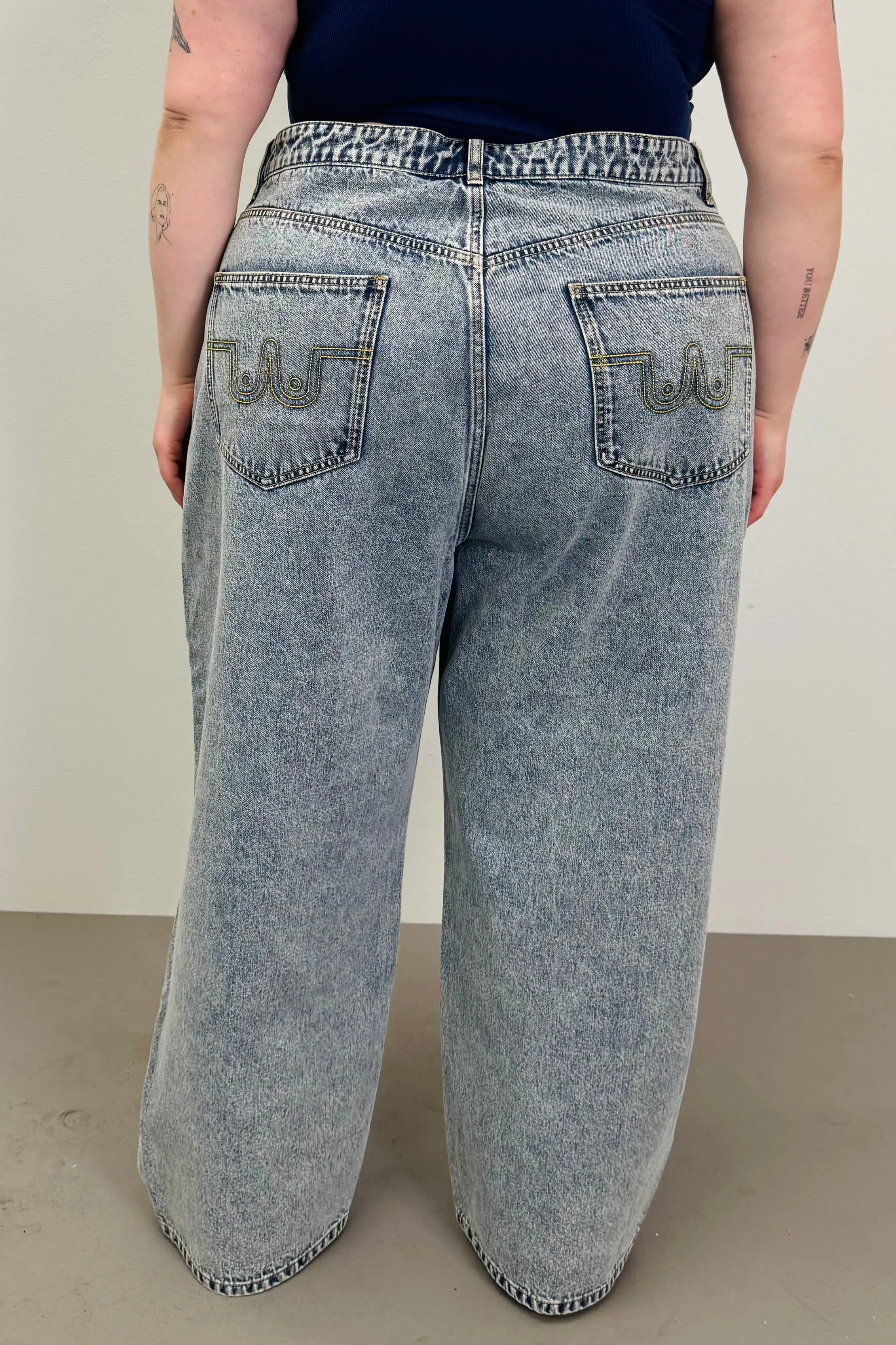 SAMPLE #127 - 2X Acid Wash Cotton Jeans sold by Fashion Brand Company product image thumbnail 2