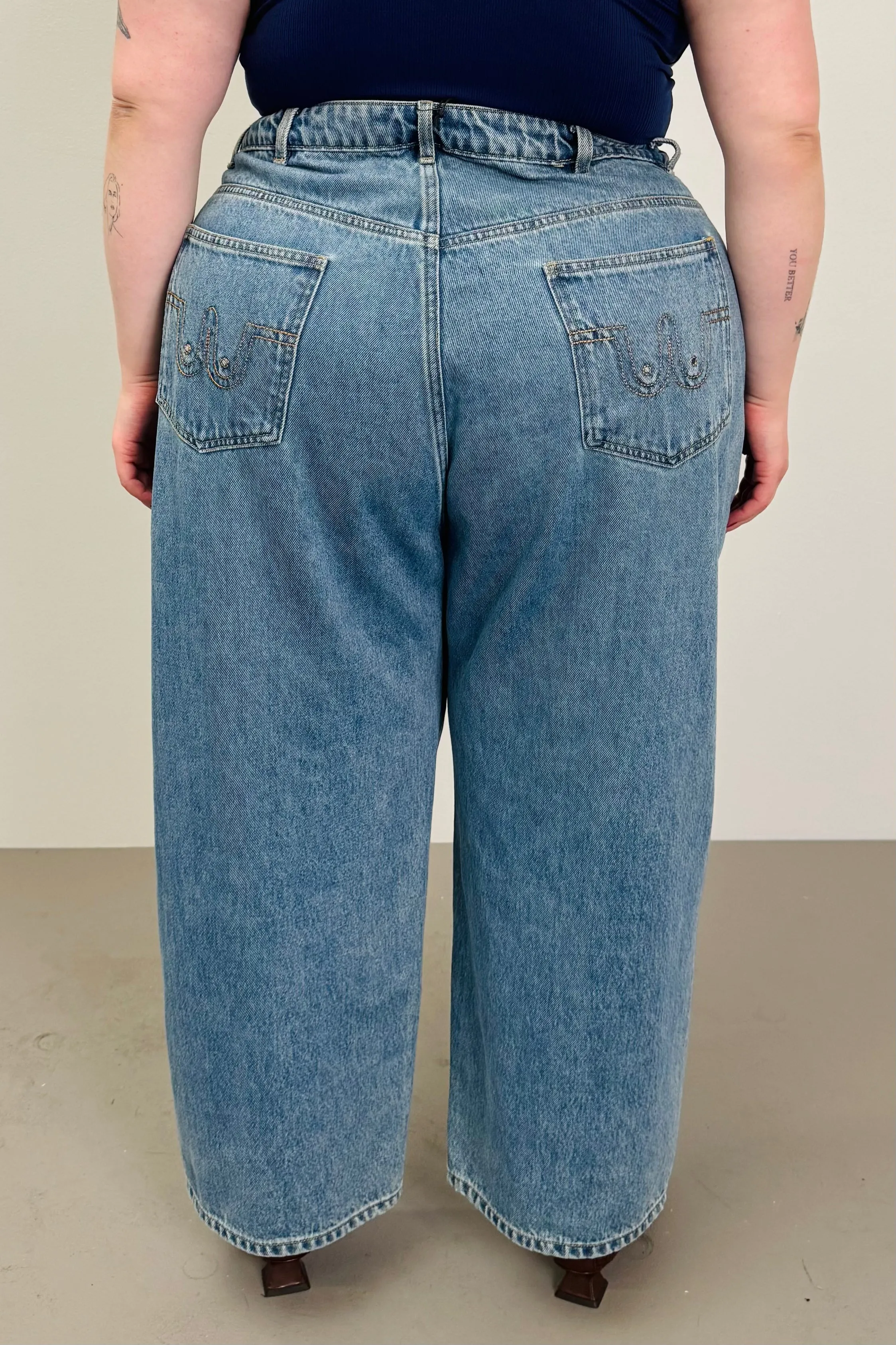 SAMPLE #128 - 2X Light Wash Cotton Jeans sold by Fashion Brand Company product image thumbnail 2