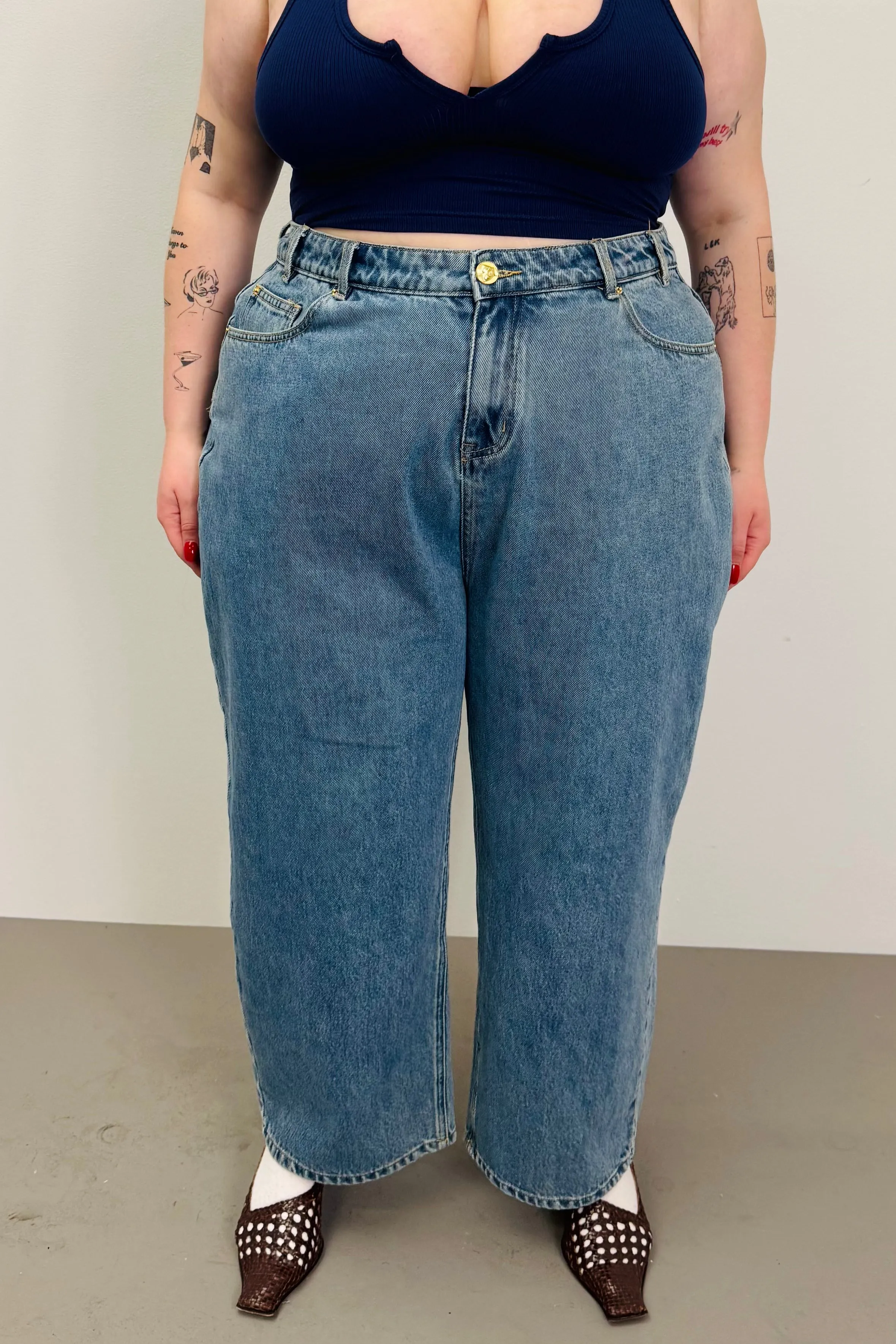 SAMPLE #128 - 2X Light Wash Cotton Jeans sold by Fashion Brand Company product image thumbnail 3