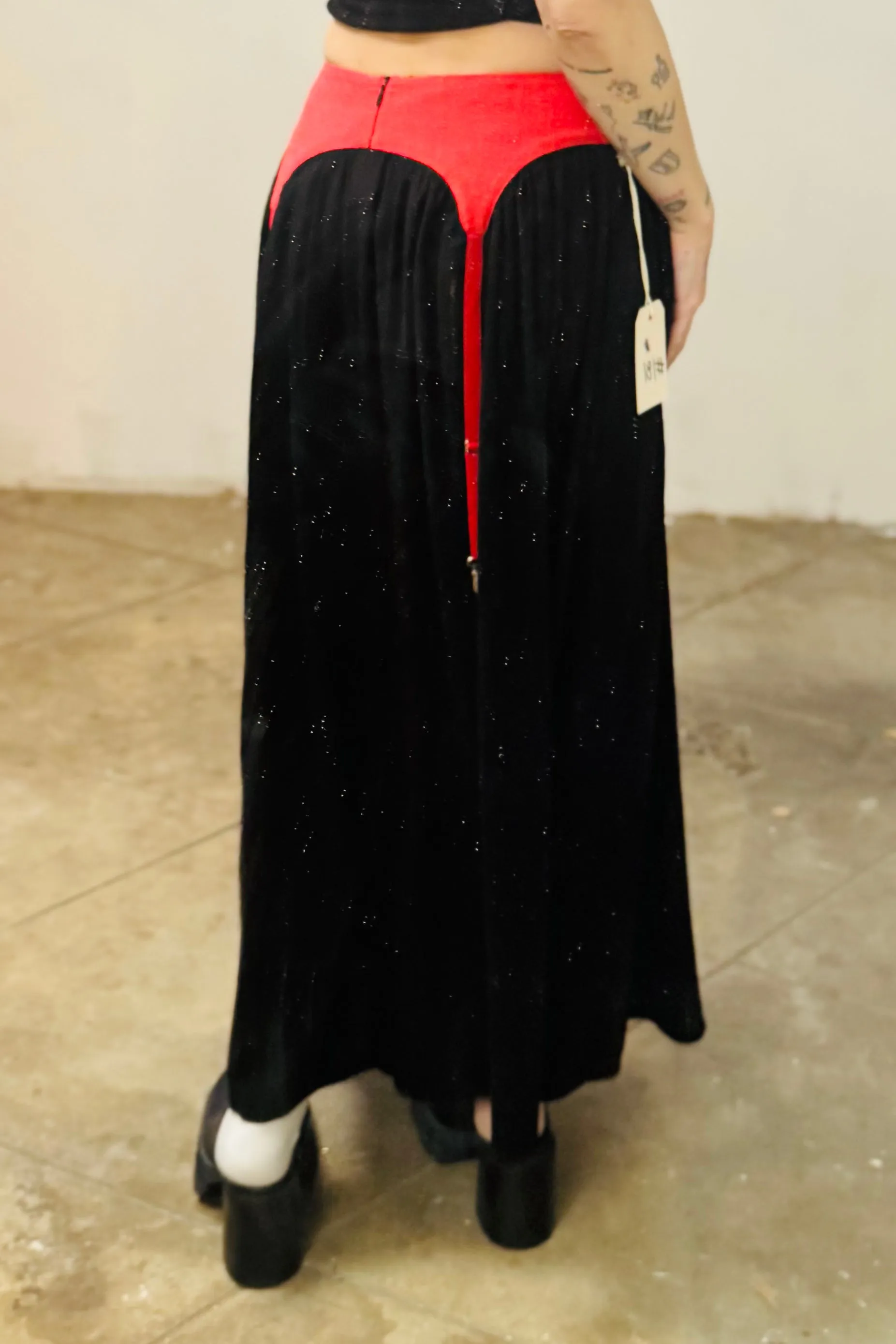 SAMPLE #181 - S Linen Garter Maxi Skirt sold by Fashion Brand Company product image thumbnail 2
