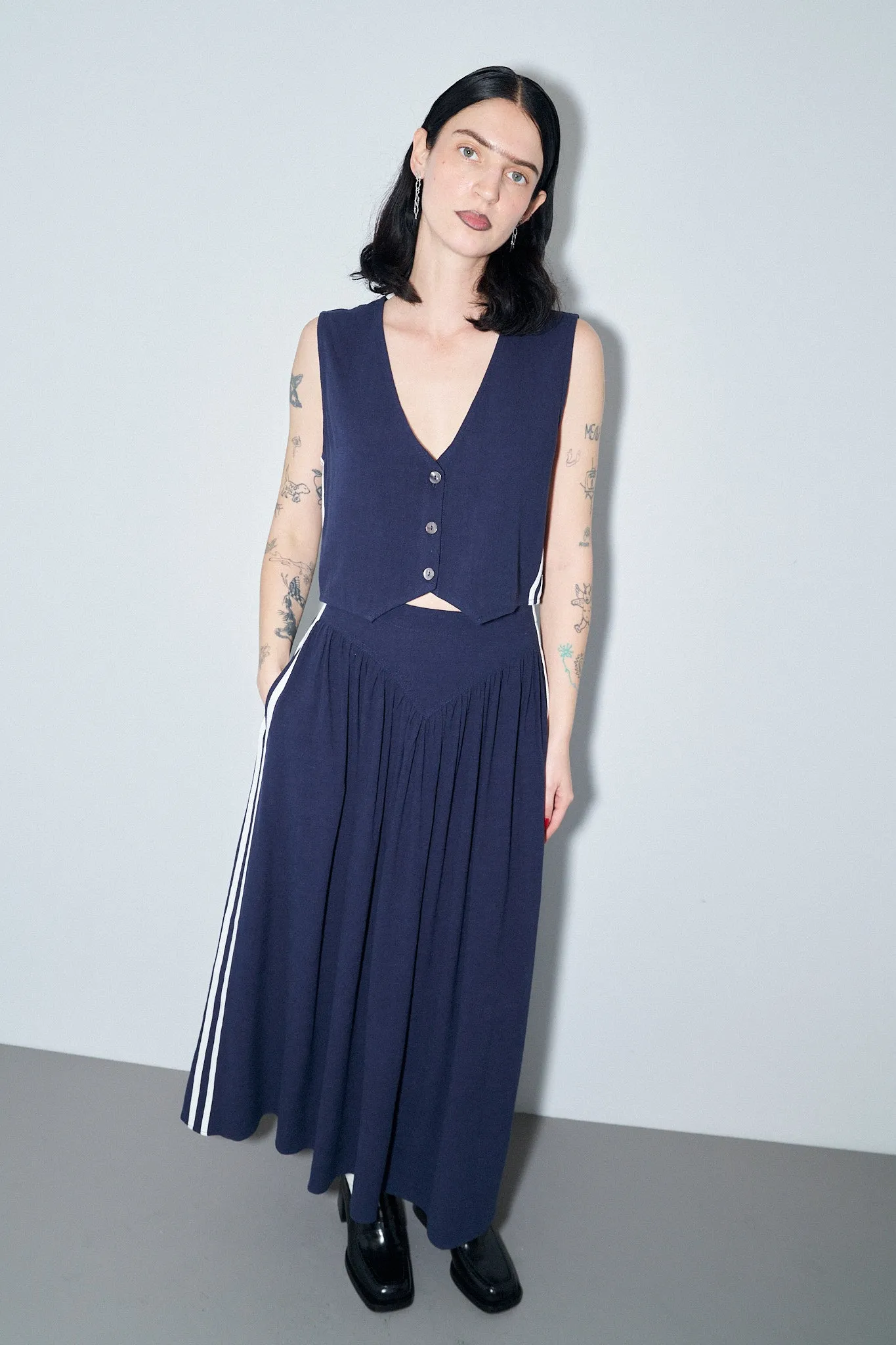 Park Skirt Soft Linen Navy Sporty sold by Fashion Brand Company product image thumbnail 3