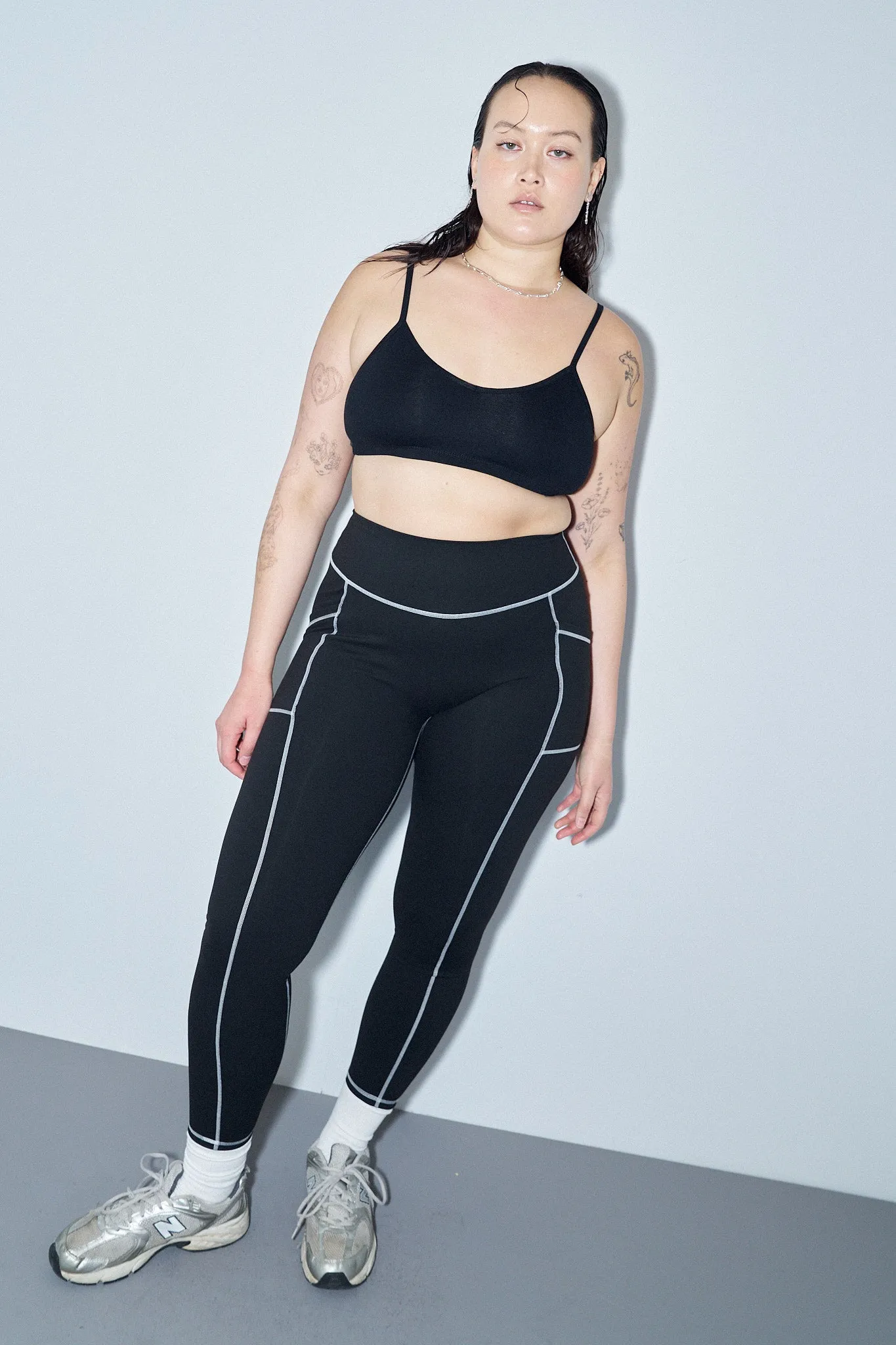 Black Contrast Seam Pocket Yoga Leggings sold by Fashion Brand Company product image thumbnail 3
