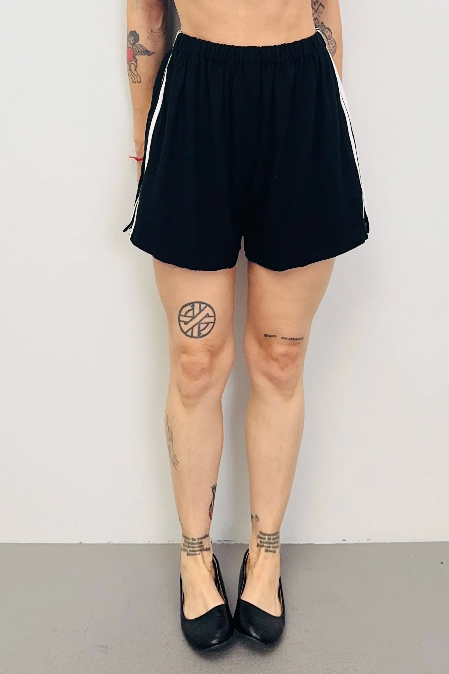 SAMPLE #467 - S Black Sporty Soft Linen Shorts sold by Fashion Brand Company product image thumbnail 2