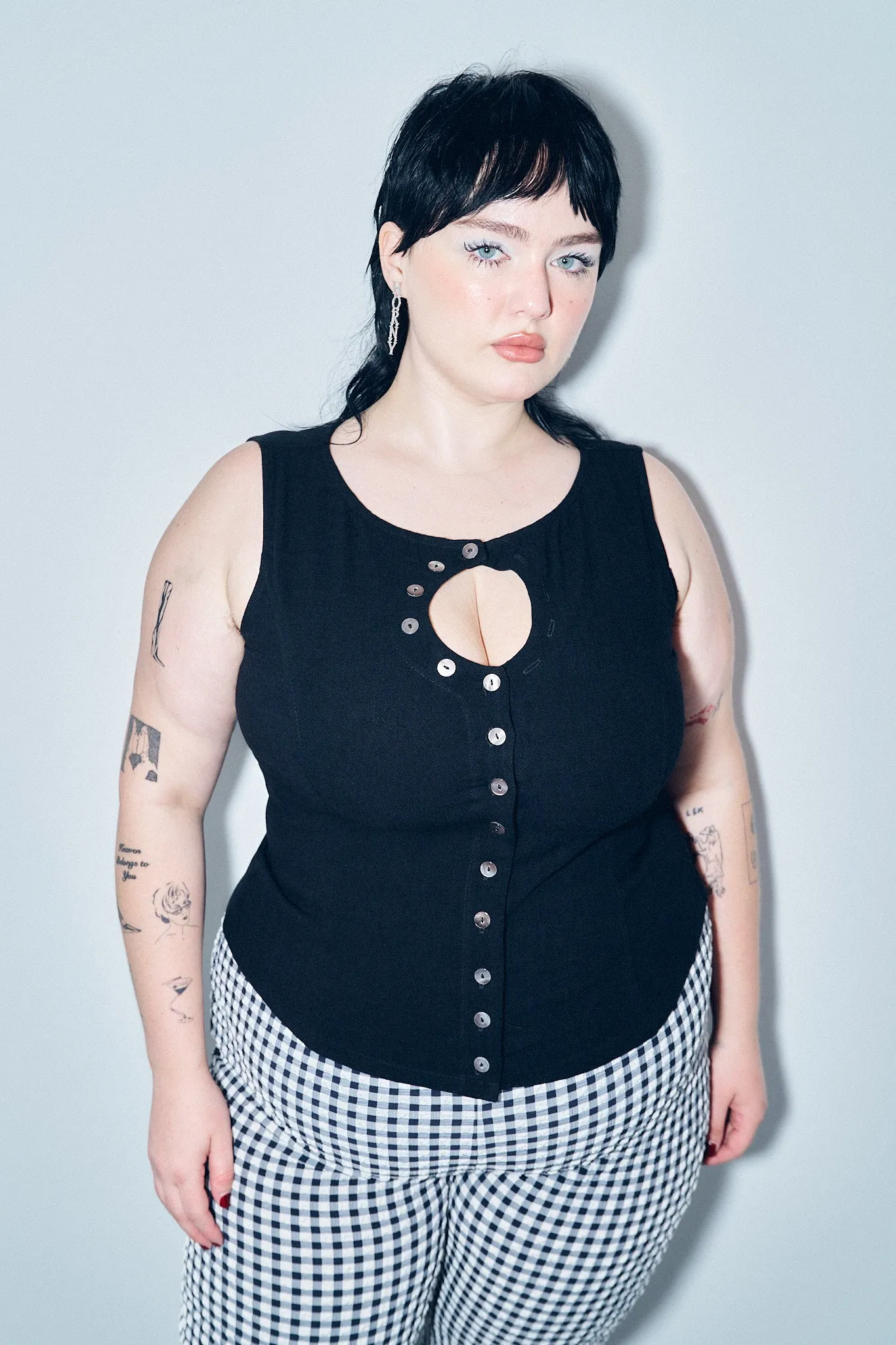 Unbuttoned Soft Linen Tank Black sold by Fashion Brand Company product image thumbnail 3