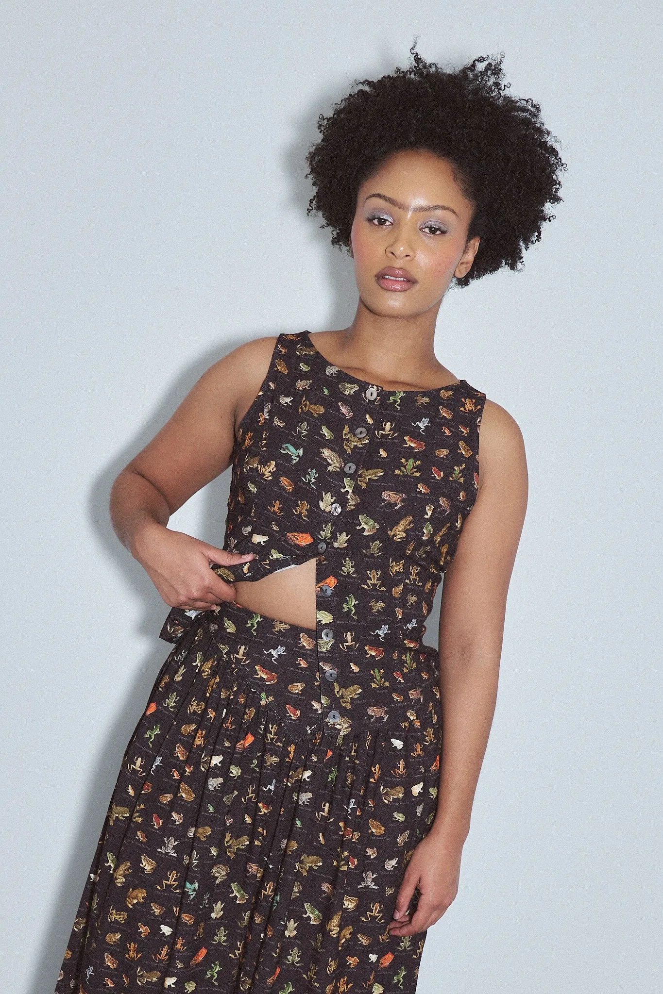 Soft Linen Button Down Tank Top Favorite Frogs sold by Fashion Brand Company product image thumbnail 2