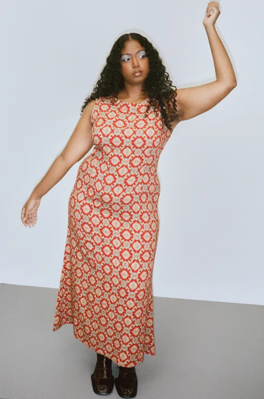 Good Woman Soft Linen Dress Fancy Red Couch made by Fashion Brand Company